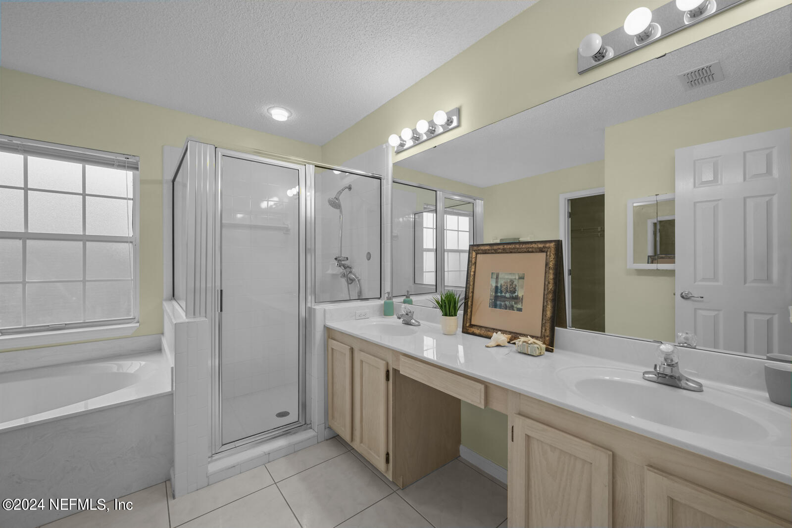 3732 SEA HAWK Street E