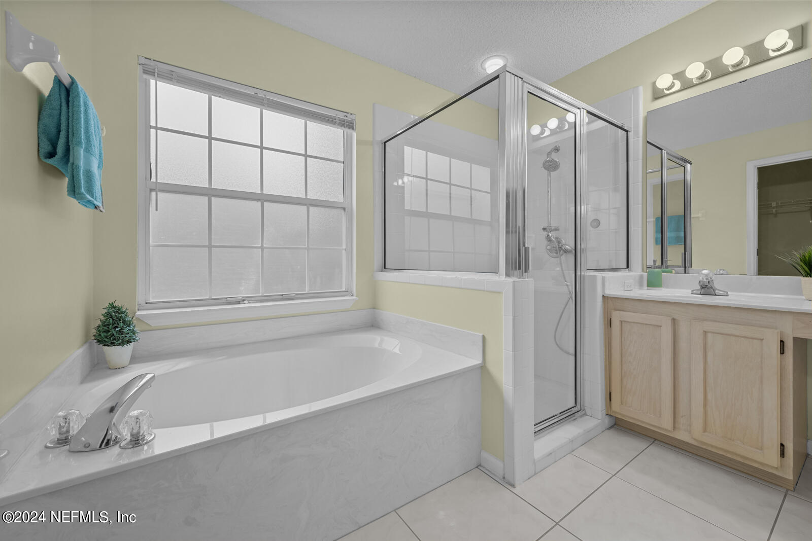 3732 SEA HAWK Street E