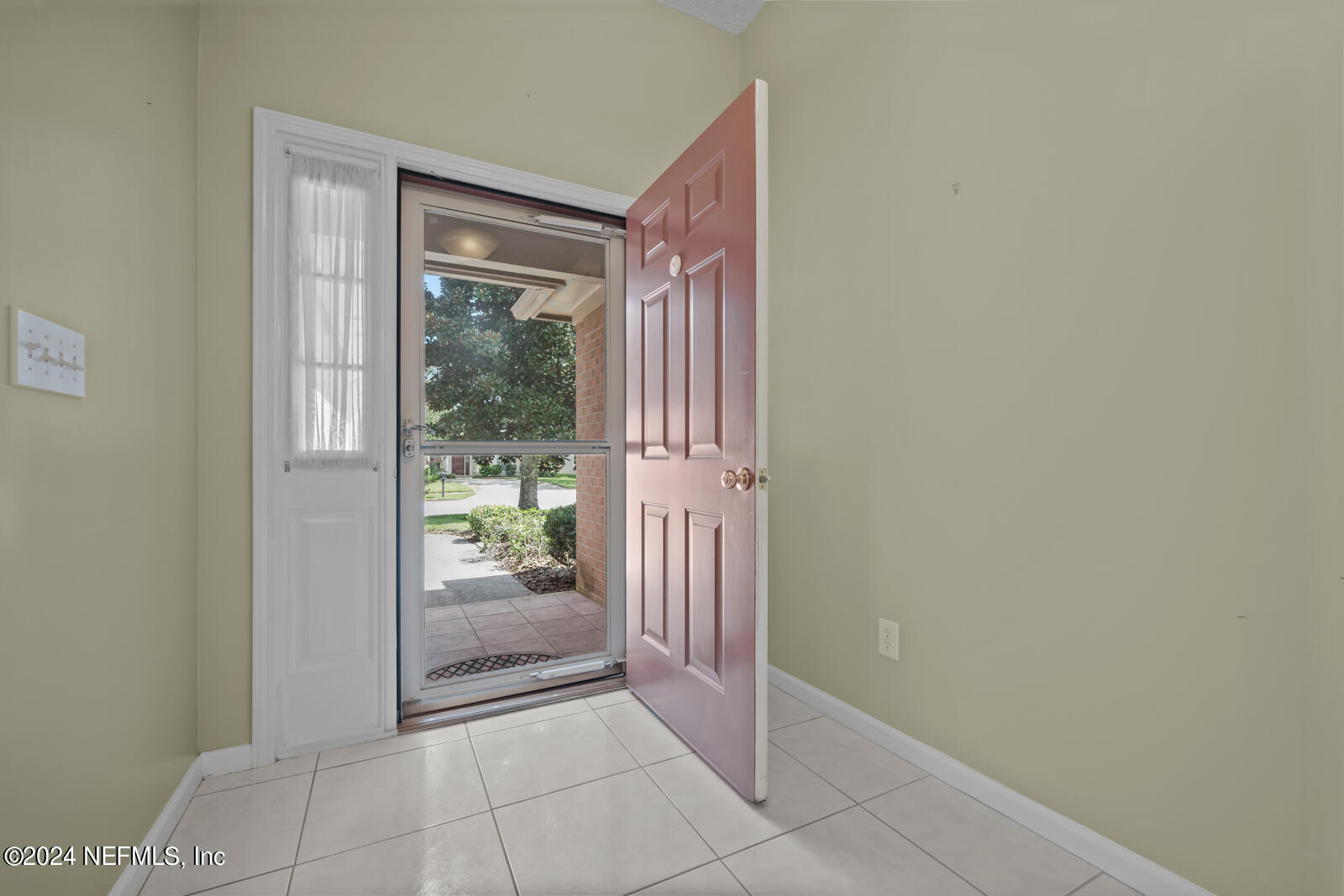 3732 SEA HAWK Street E