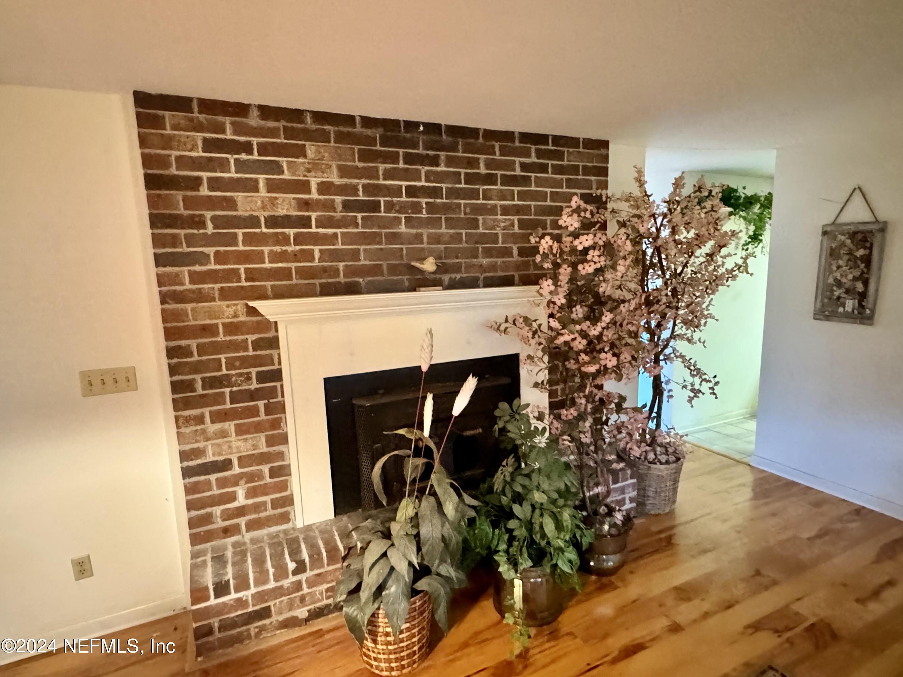 1607 FOREST Avenue