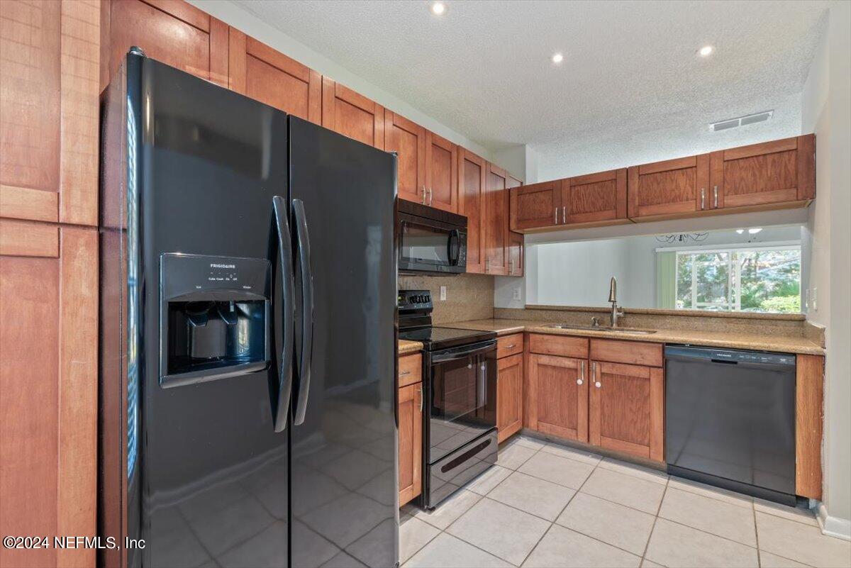 12311 KENSINGTON LAKES Drive, 906