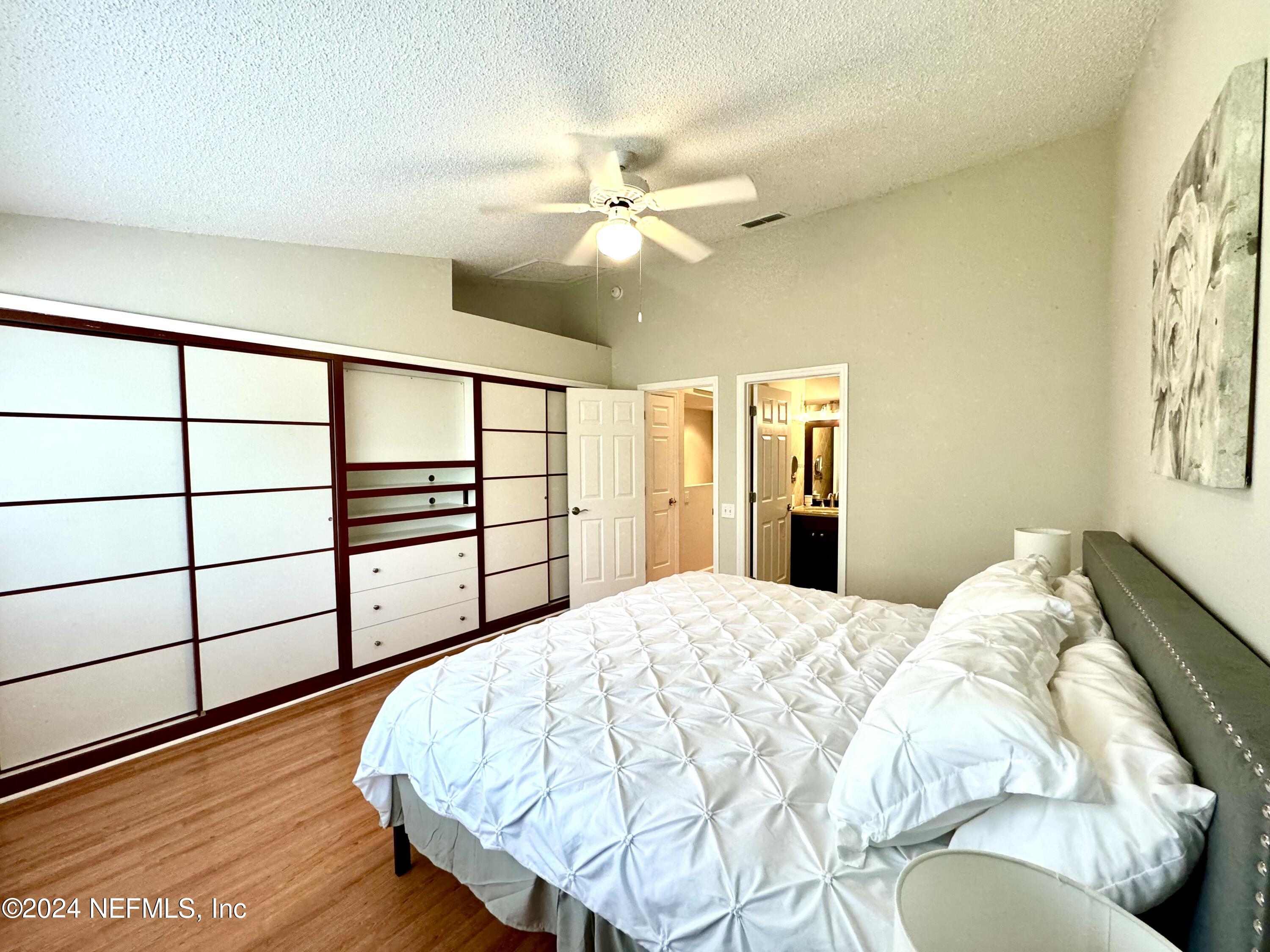 12311 KENSINGTON LAKES Drive, 906
