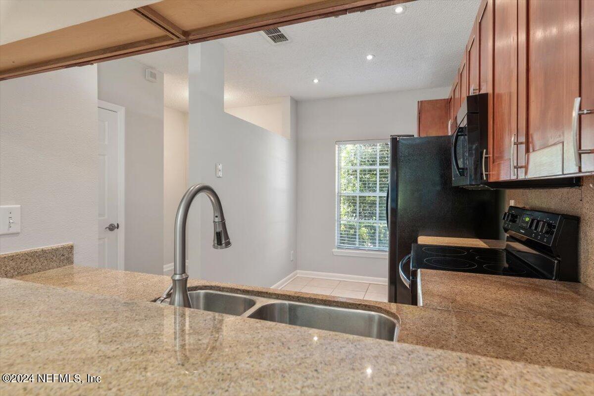 12311 KENSINGTON LAKES Drive, 906