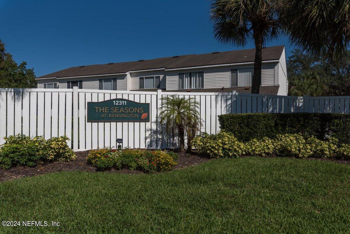 12311 KENSINGTON LAKES Drive, 906