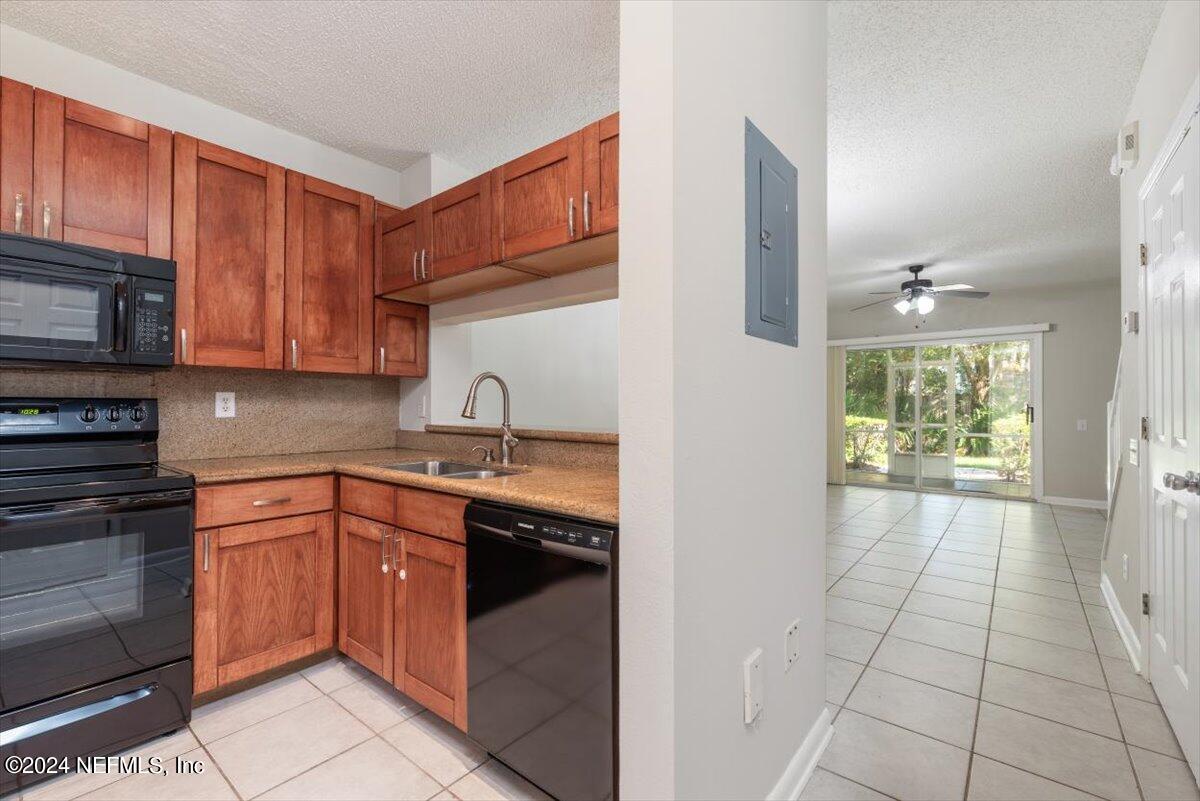 12311 KENSINGTON LAKES Drive, 906