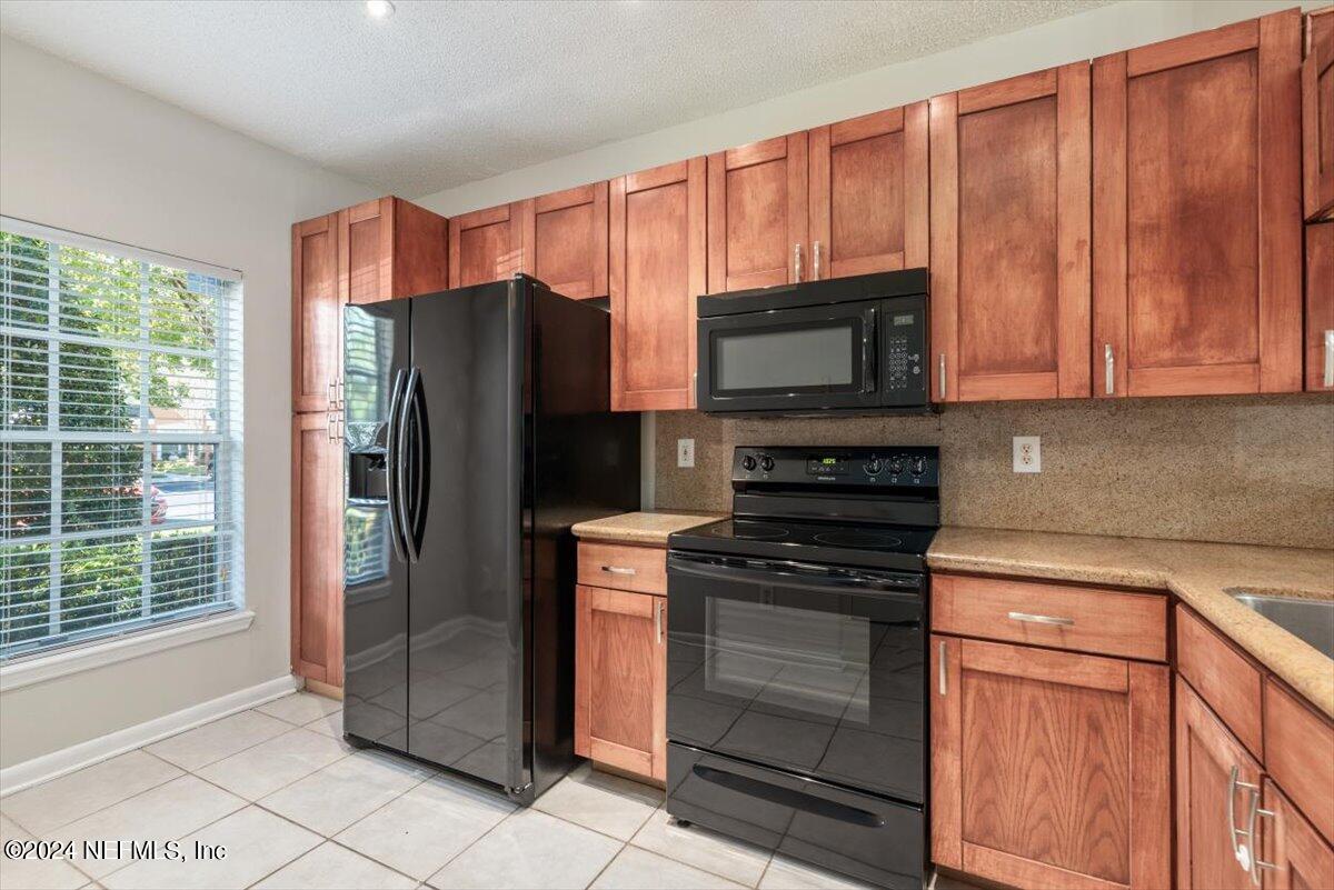 12311 KENSINGTON LAKES Drive, 906