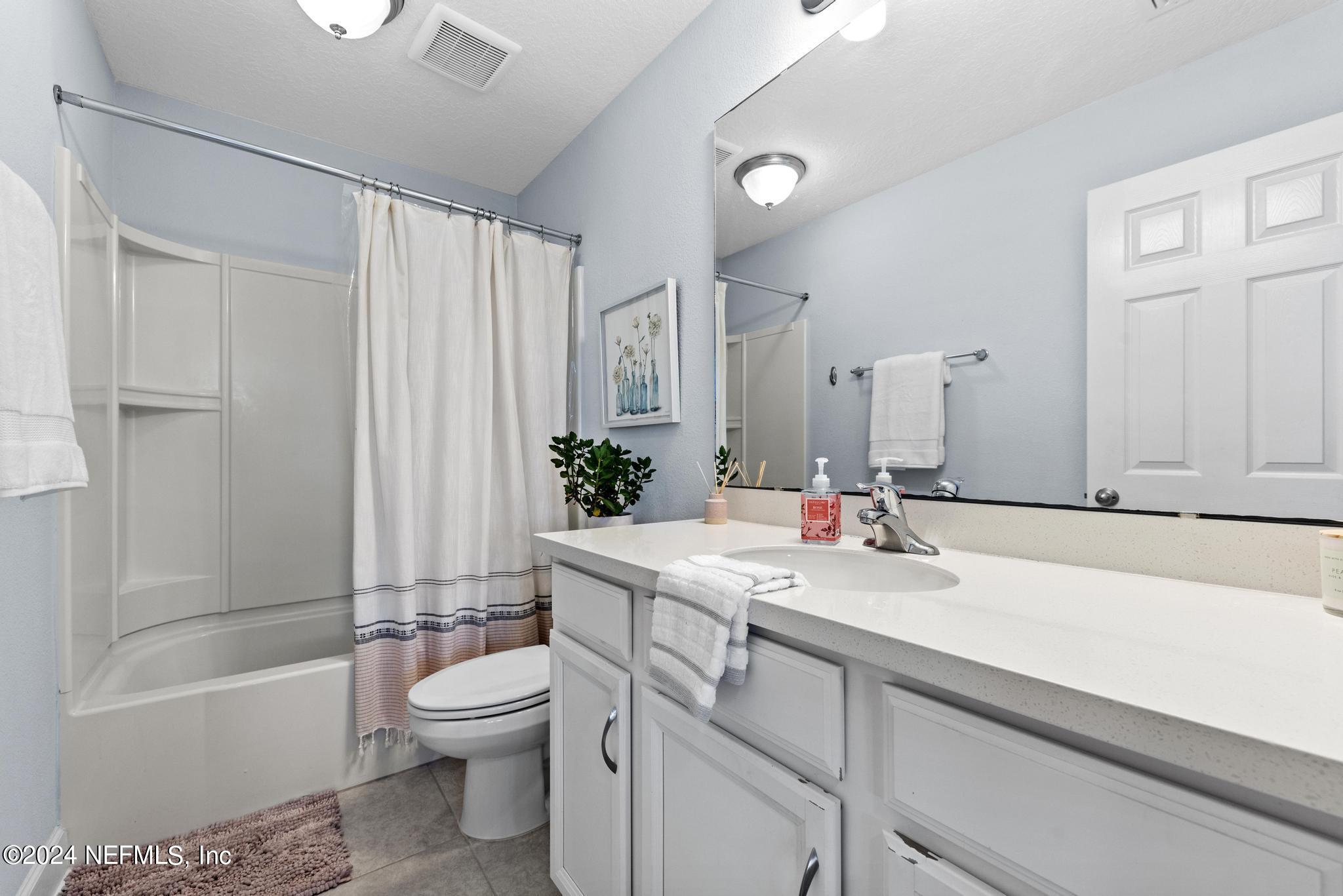 393 VISTA LAKE Circle