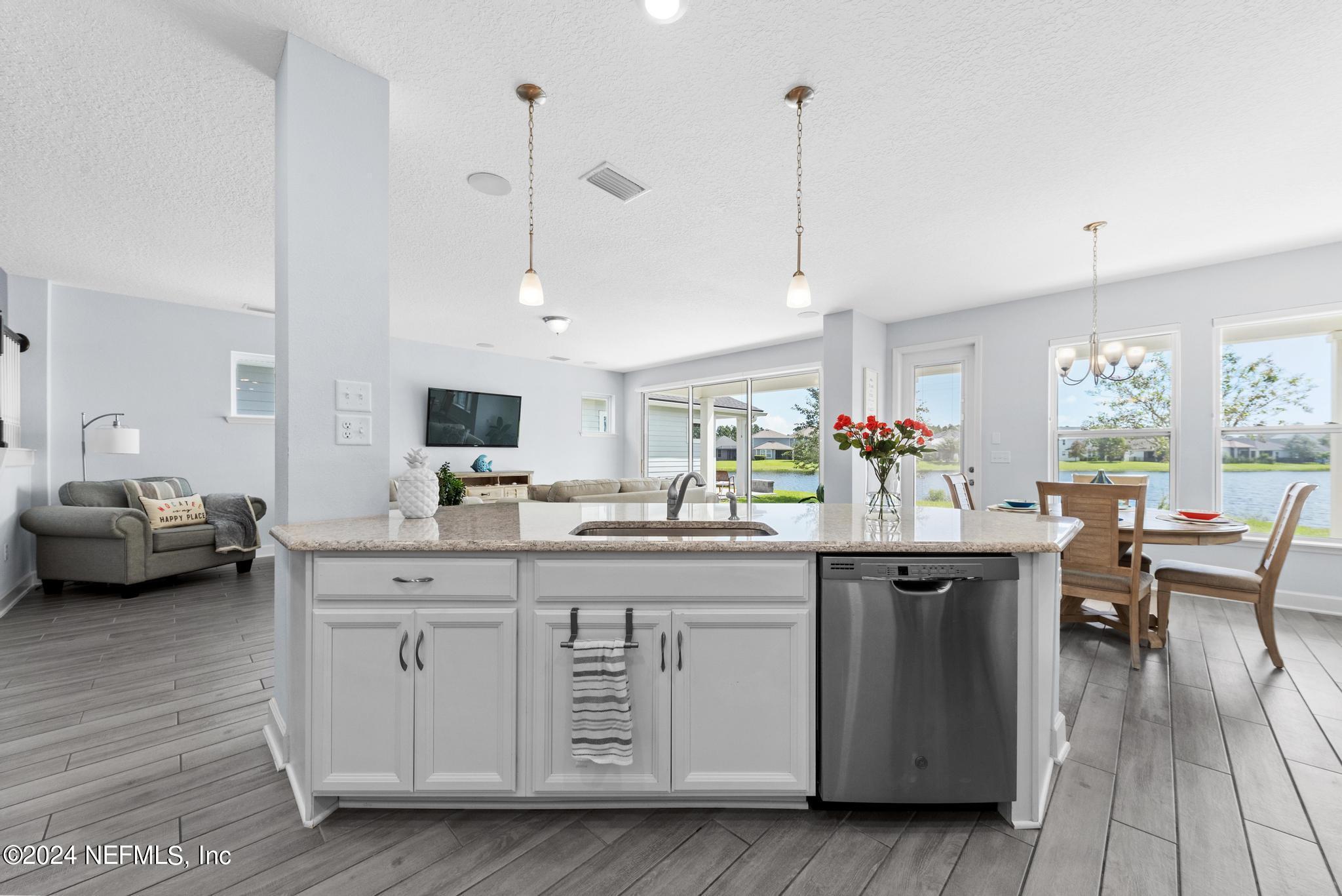 393 VISTA LAKE Circle