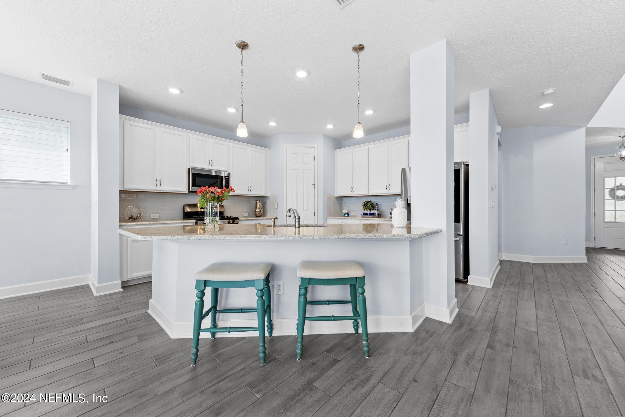 393 VISTA LAKE Circle