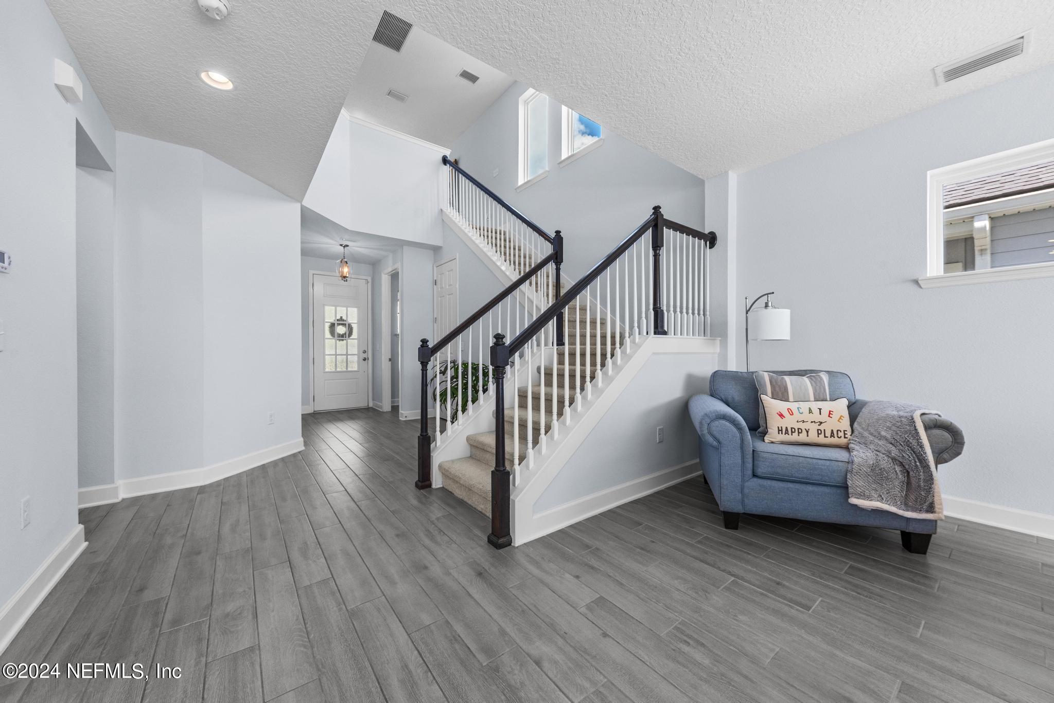 393 VISTA LAKE Circle