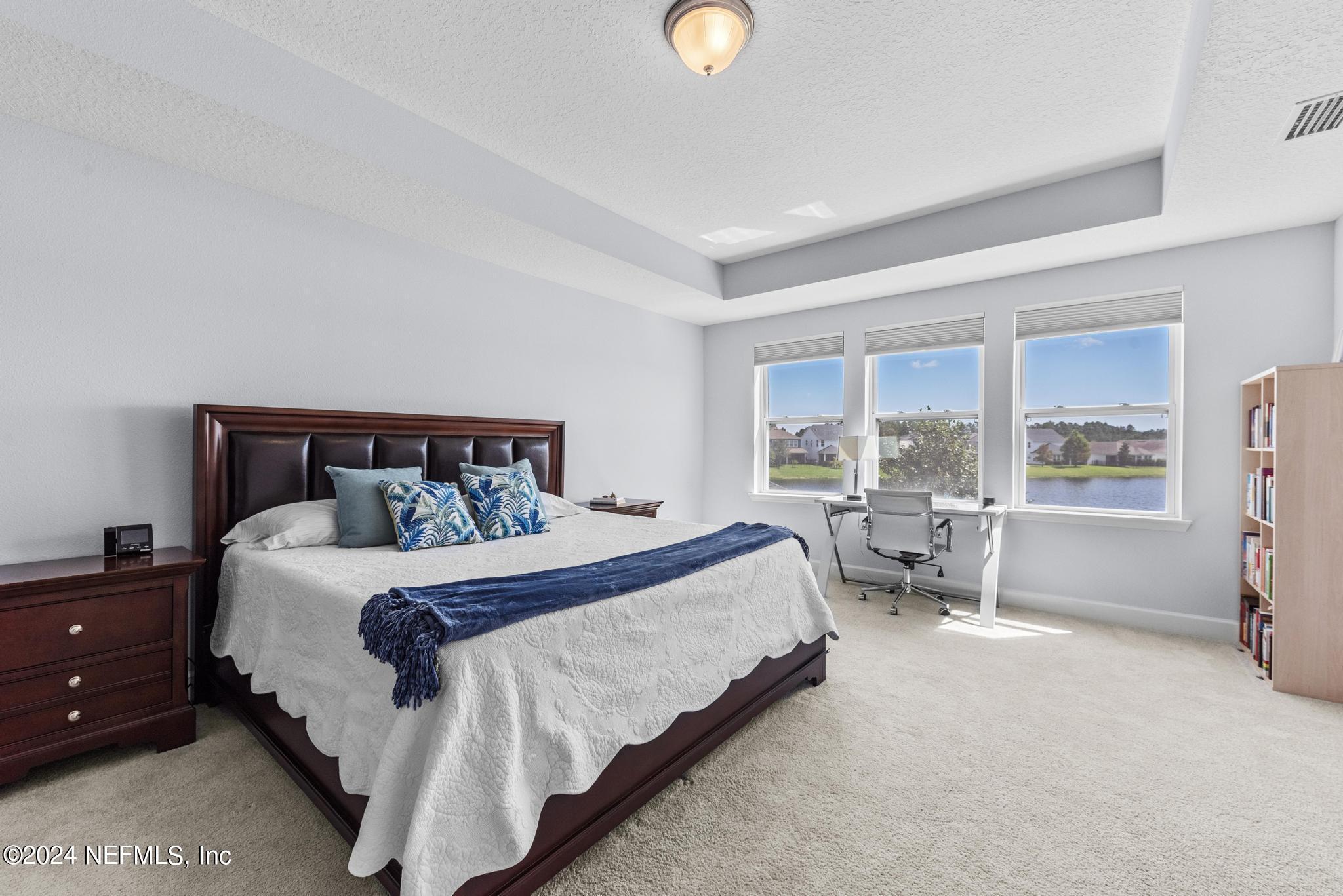 393 VISTA LAKE Circle