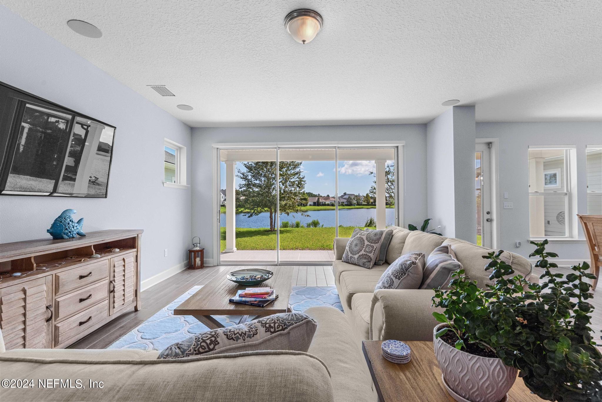 393 VISTA LAKE Circle