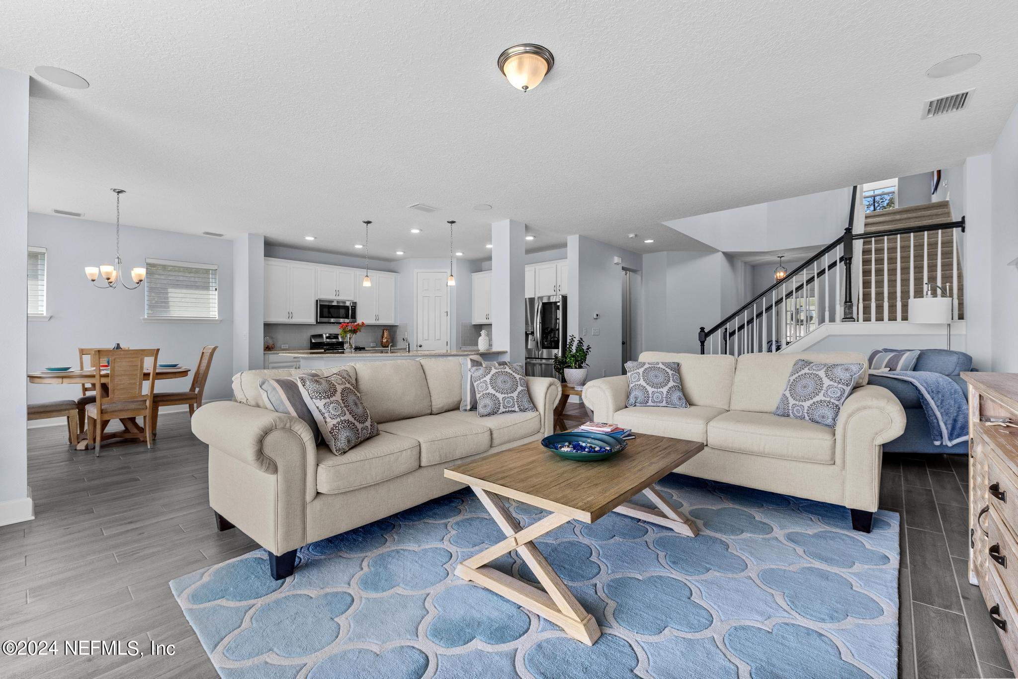 393 VISTA LAKE Circle