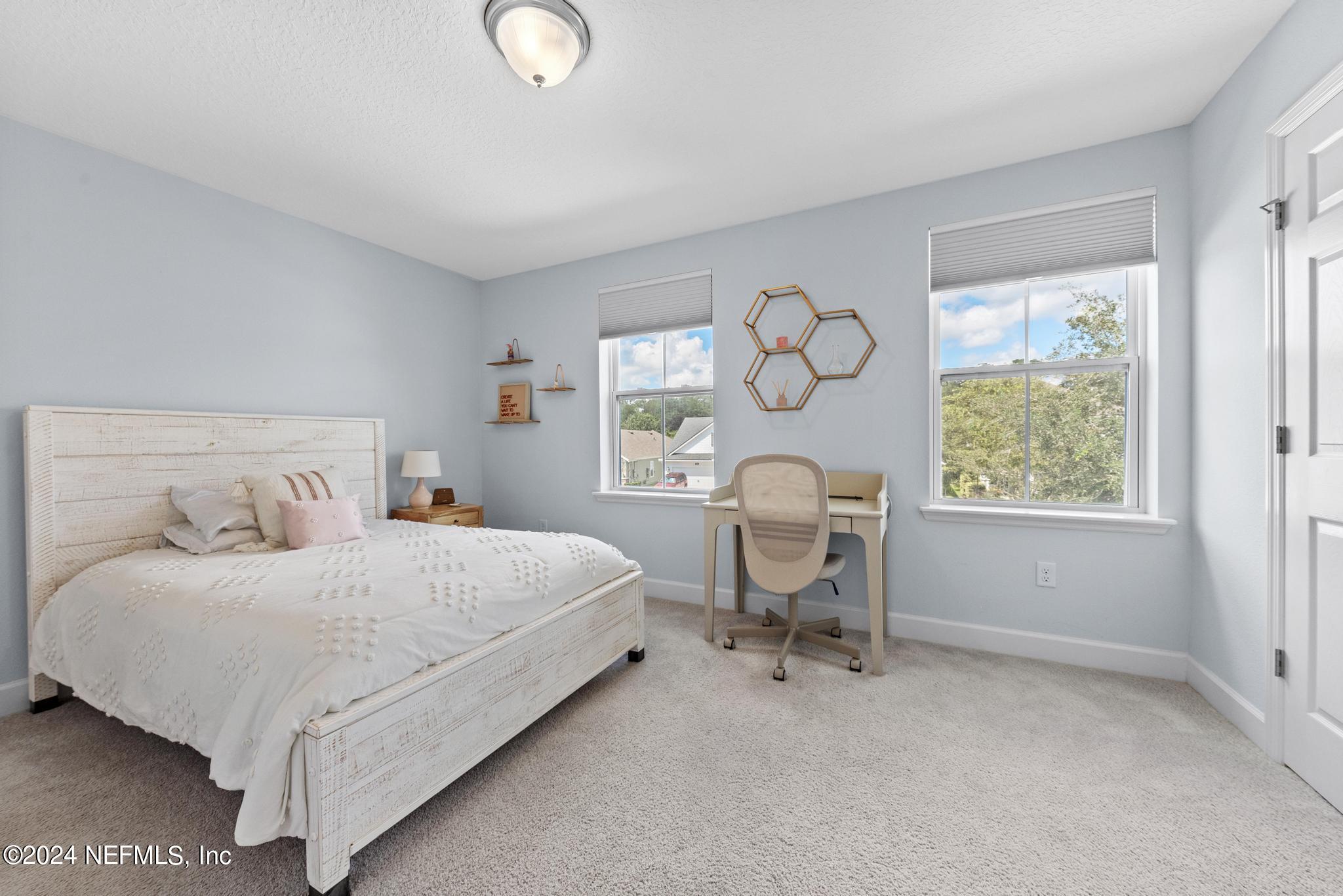 393 VISTA LAKE Circle