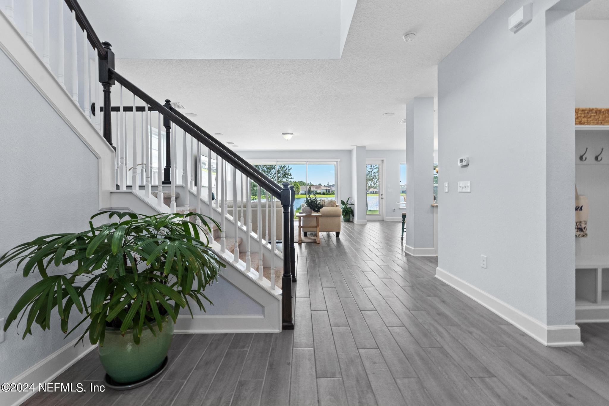 393 VISTA LAKE Circle