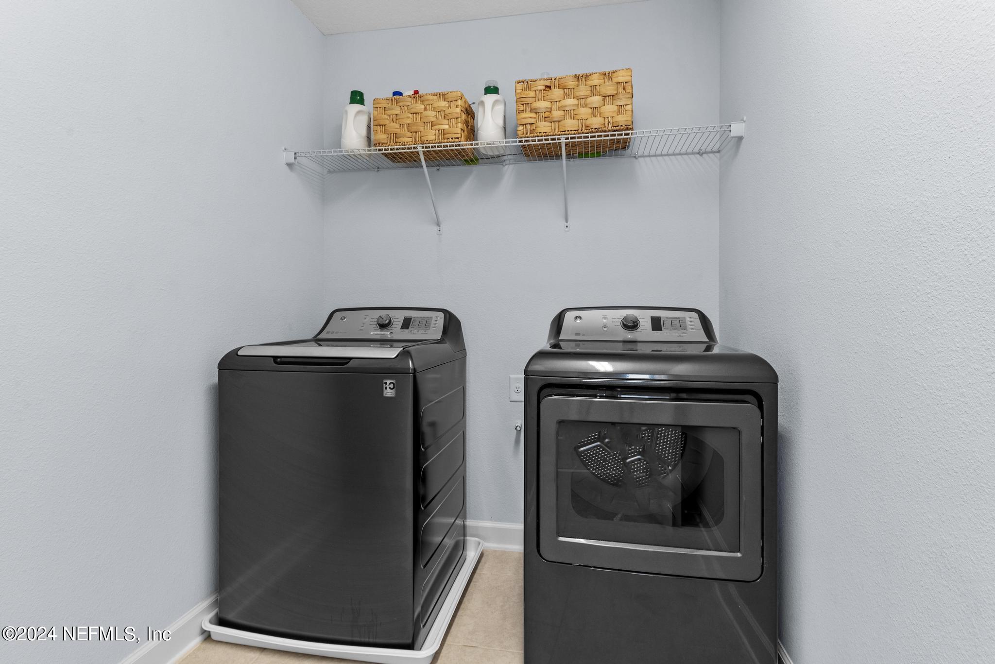 393 VISTA LAKE Circle