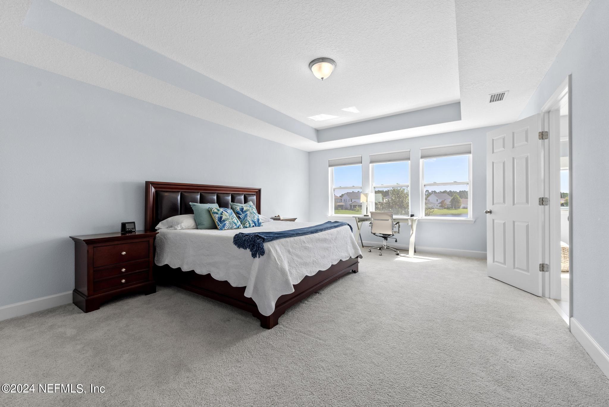 393 VISTA LAKE Circle