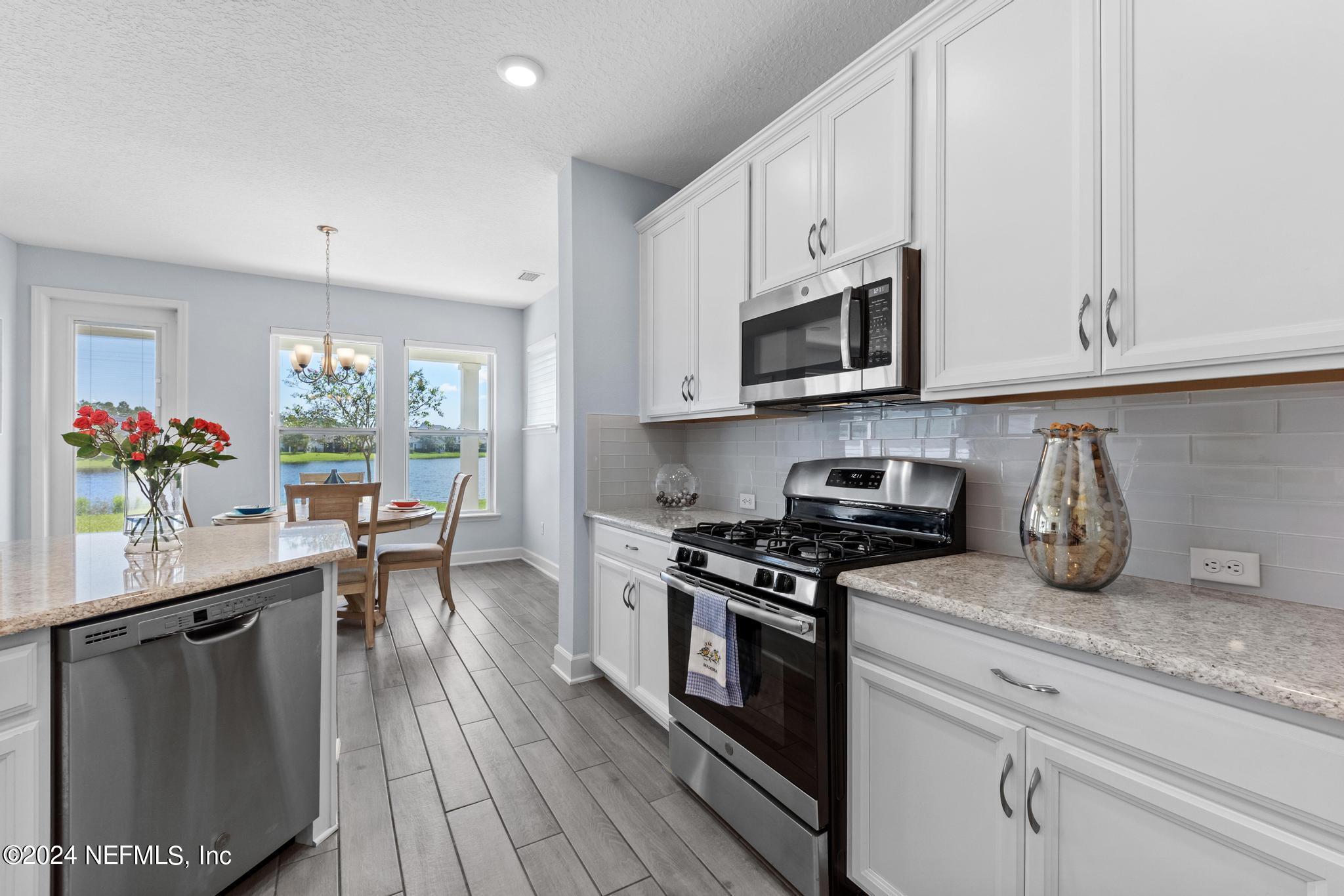 393 VISTA LAKE Circle