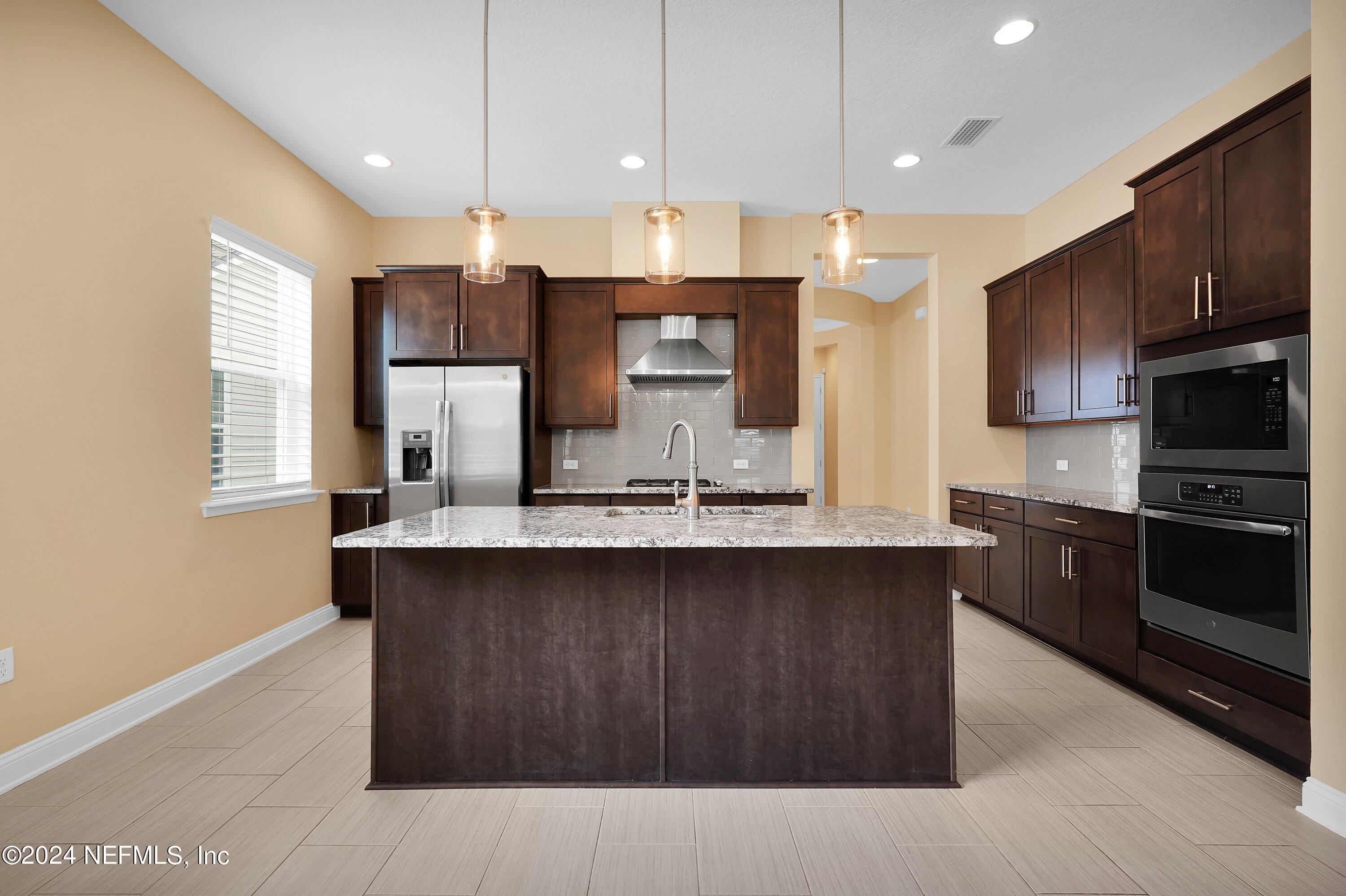 244 VISTA LAKE Circle