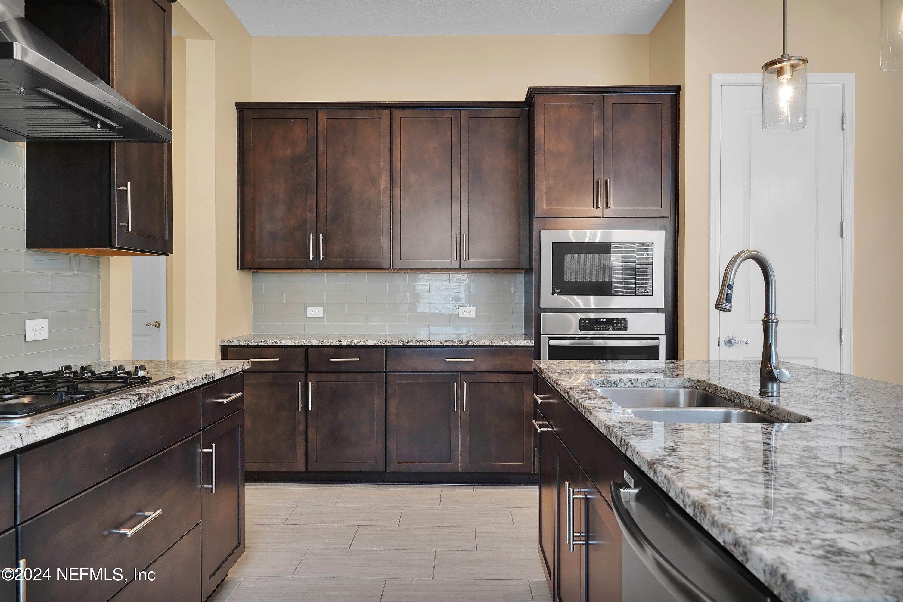 244 VISTA LAKE Circle