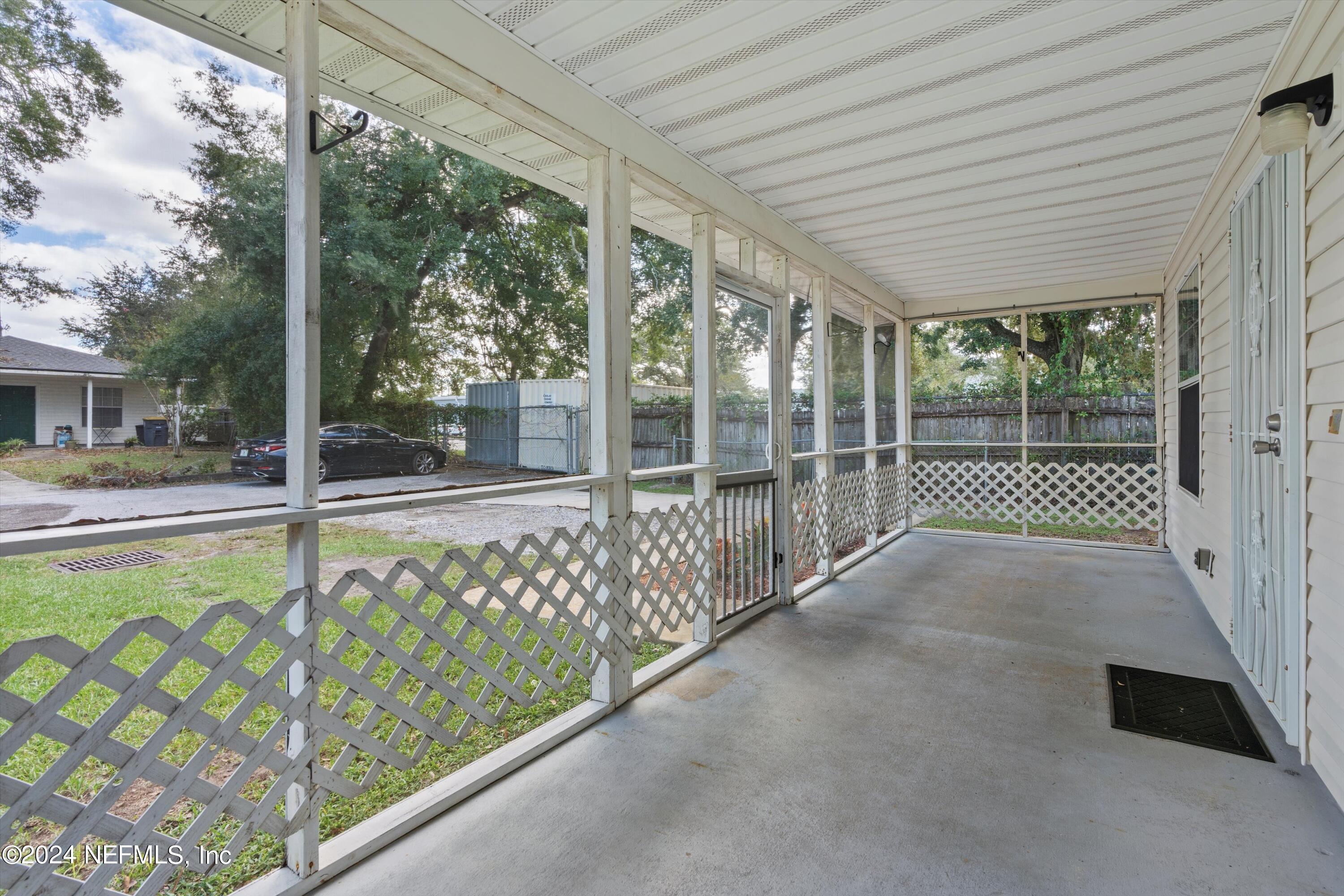 4553 WOOD Avenue