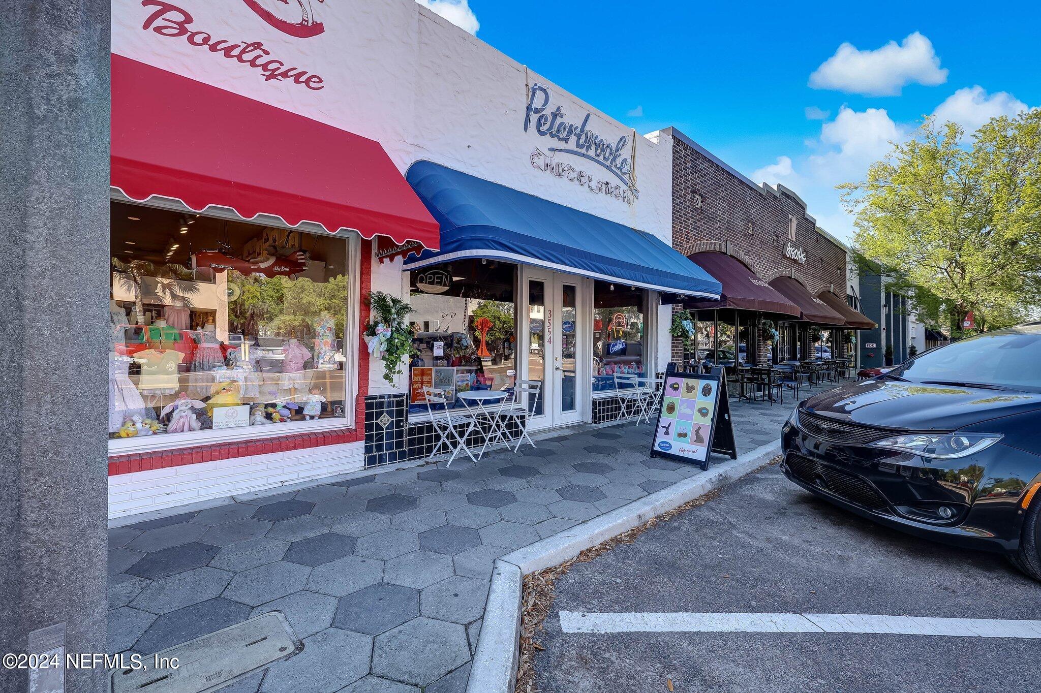 1875 AVONDALE Circle