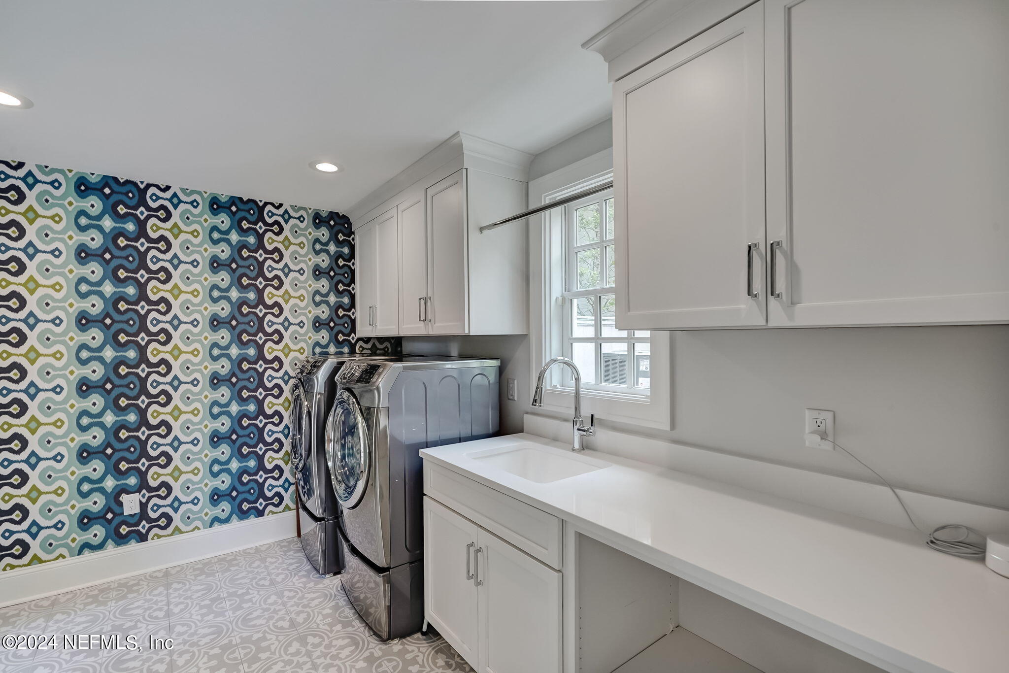 1875 AVONDALE Circle