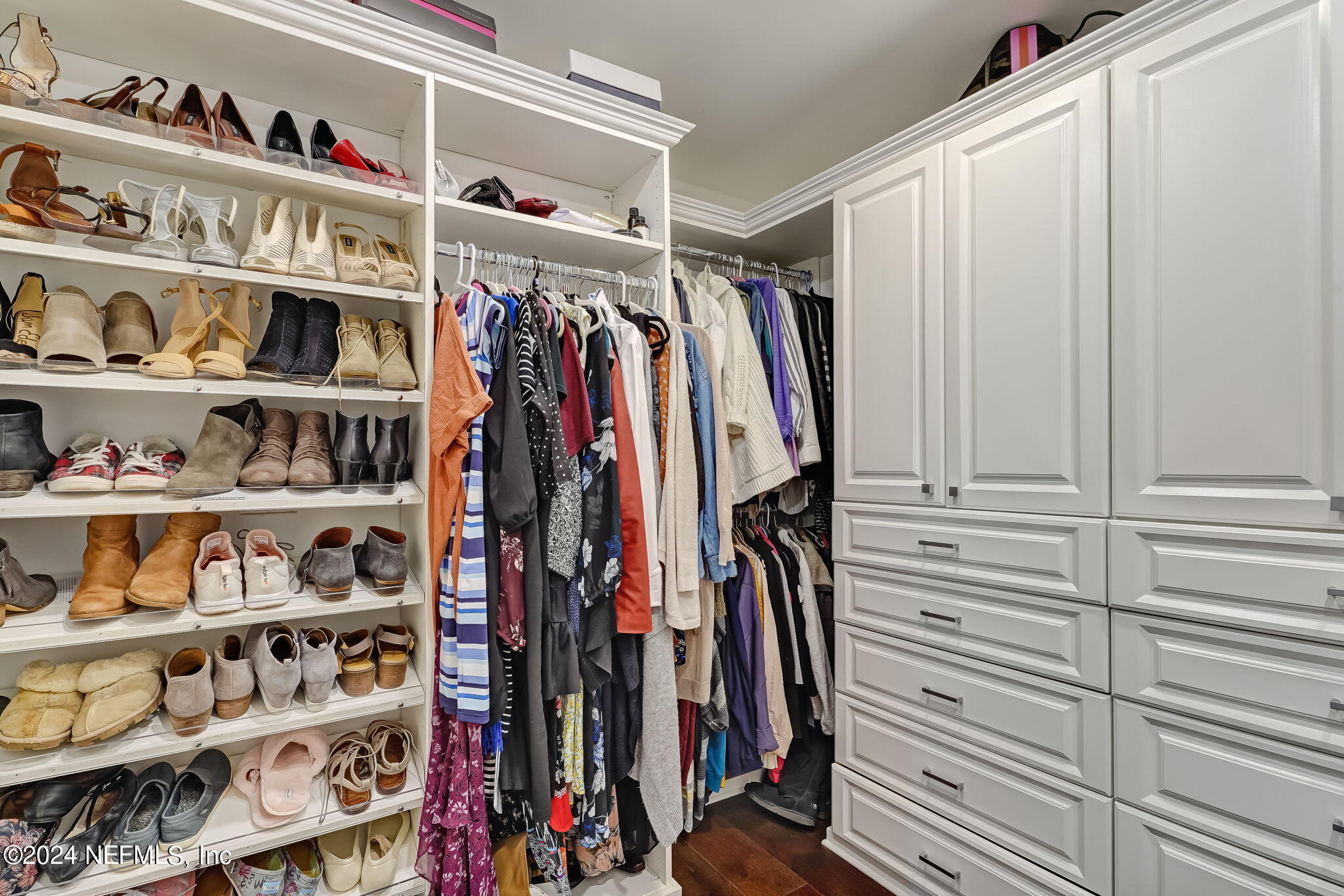 1875 AVONDALE Circle