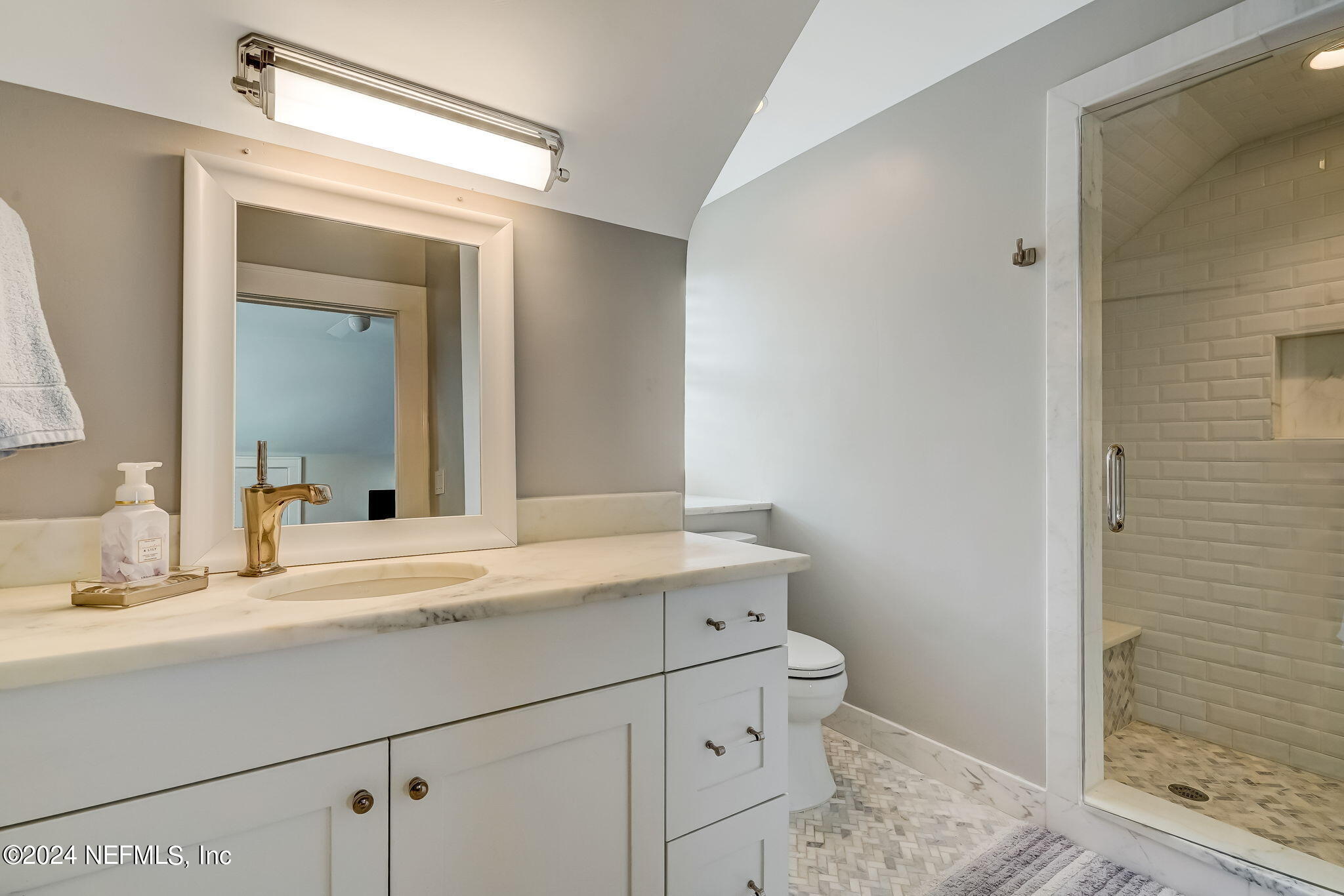 1875 AVONDALE Circle