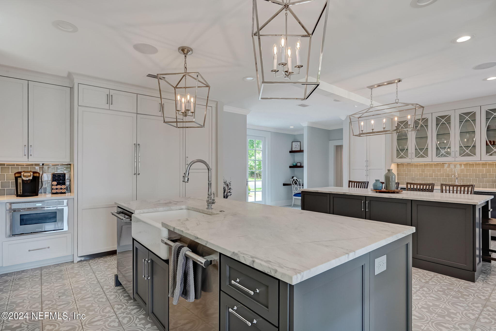 1875 AVONDALE Circle