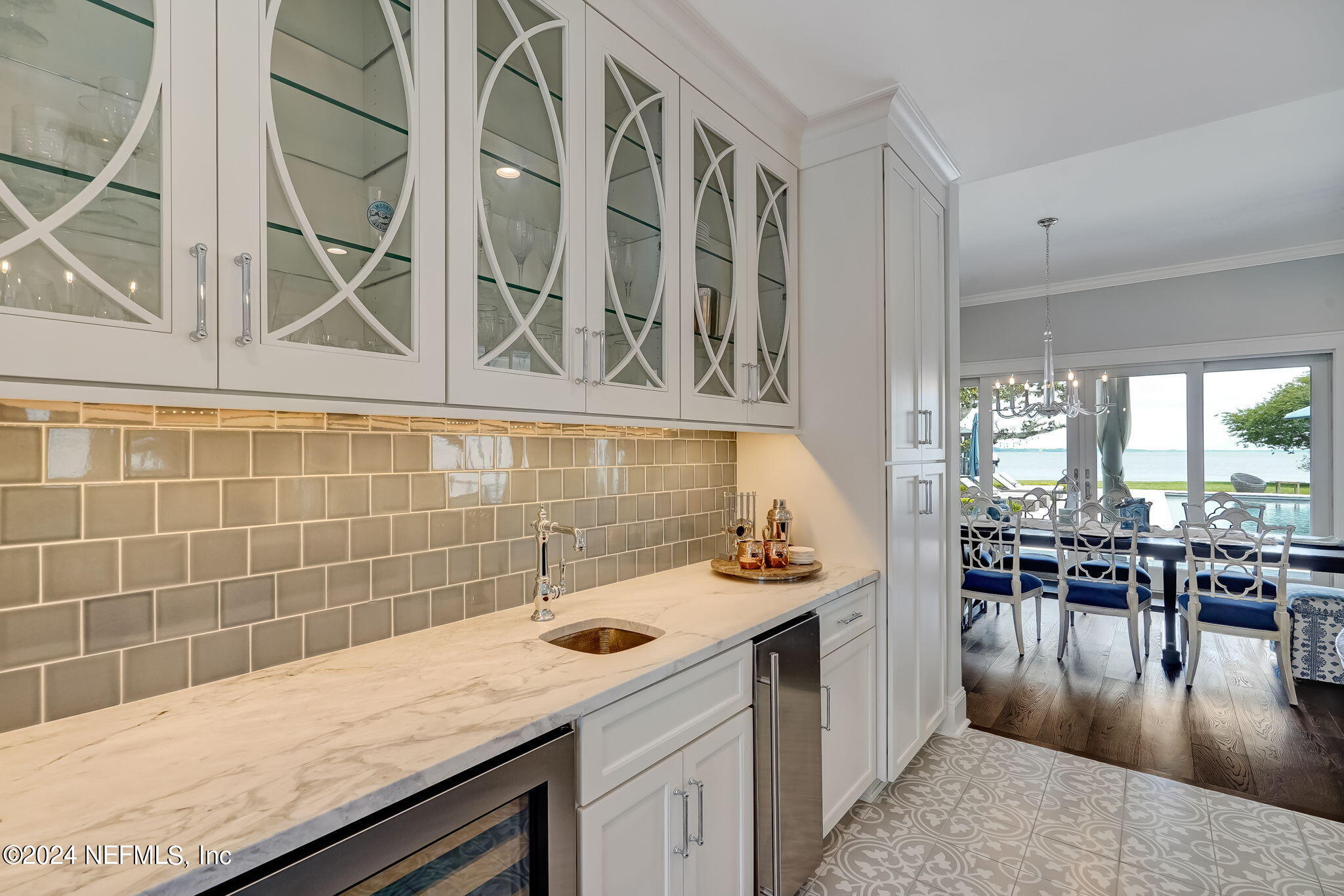 1875 AVONDALE Circle