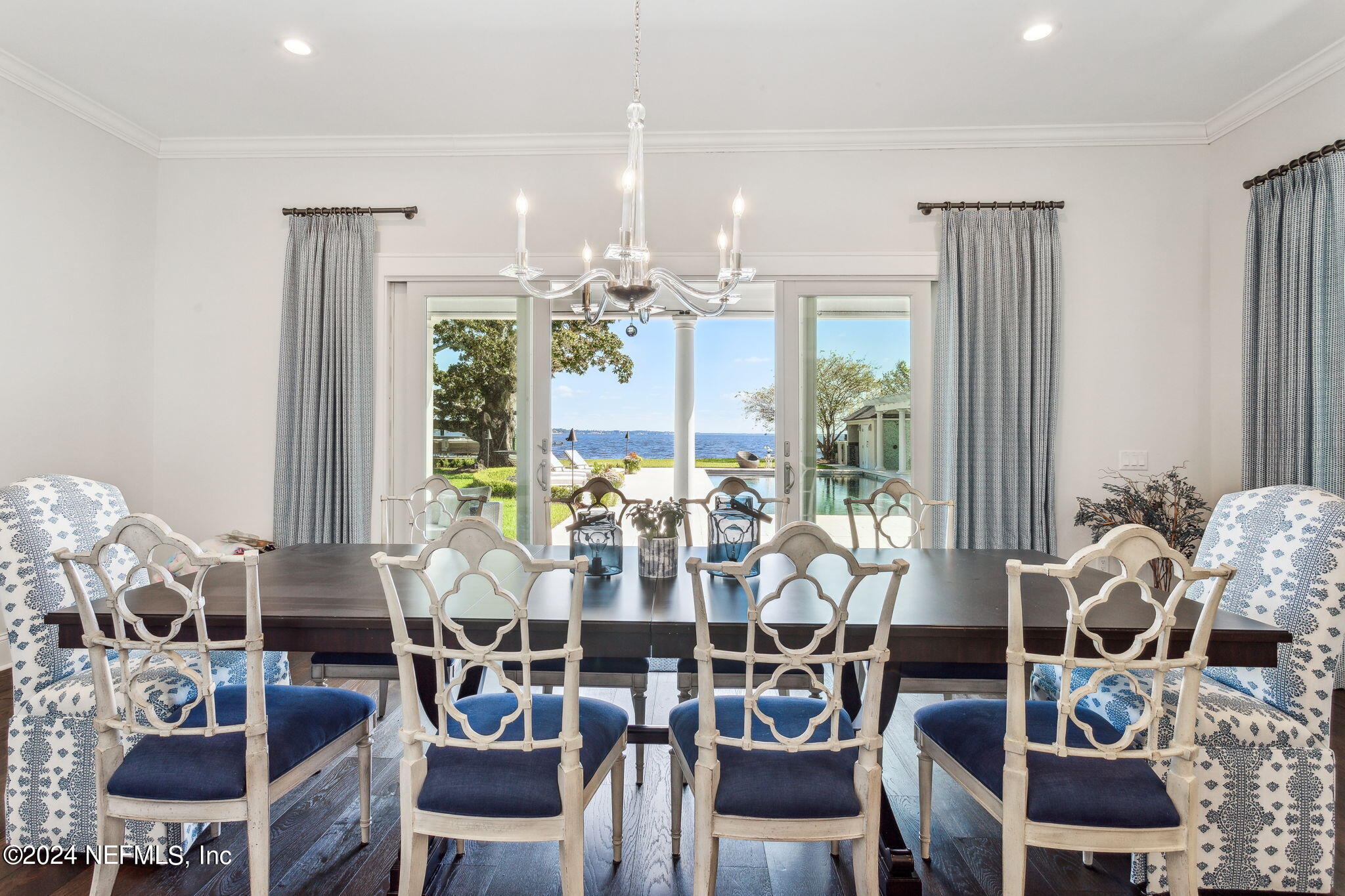 1875 AVONDALE Circle