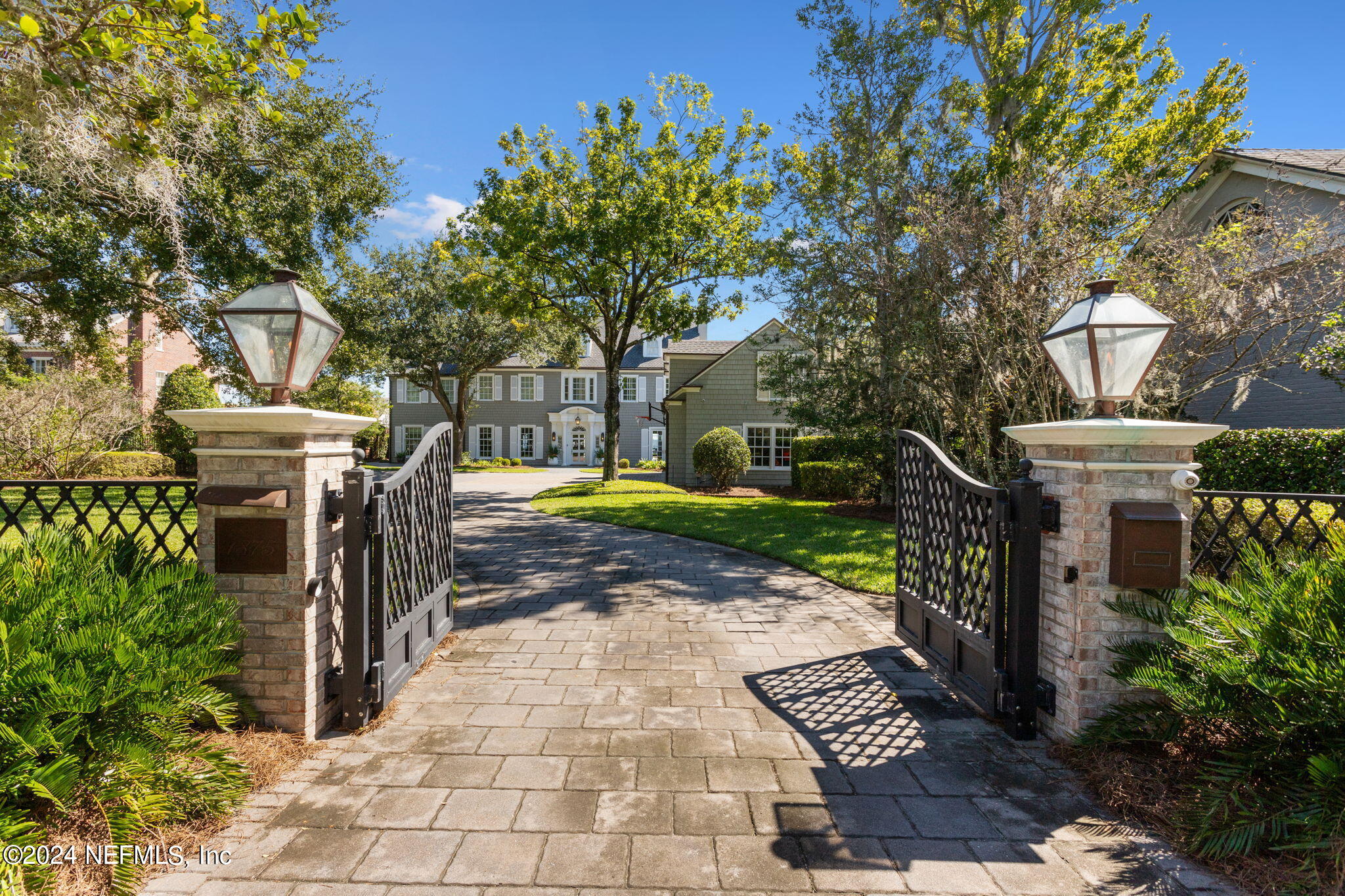 1875 AVONDALE Circle