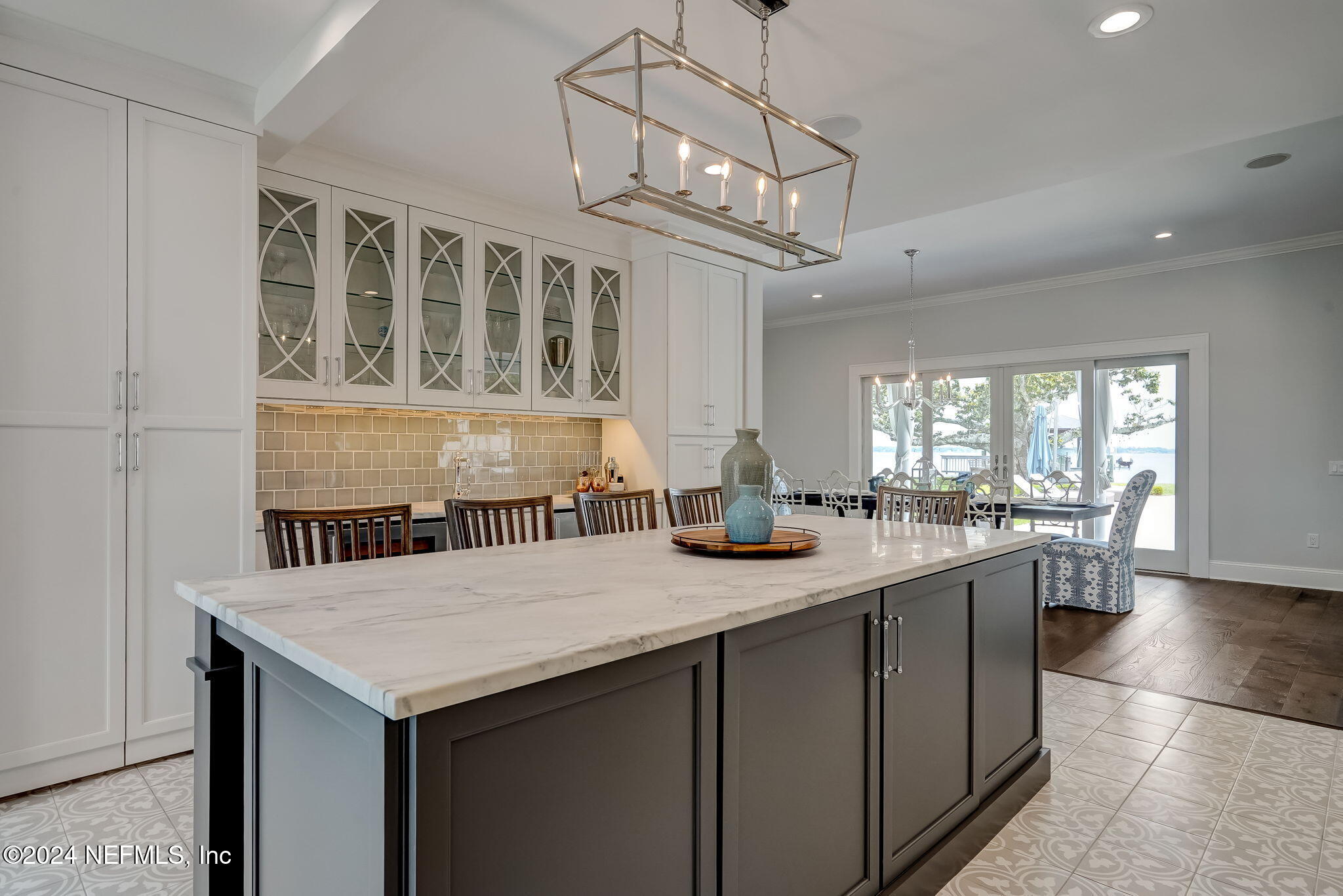 1875 AVONDALE Circle