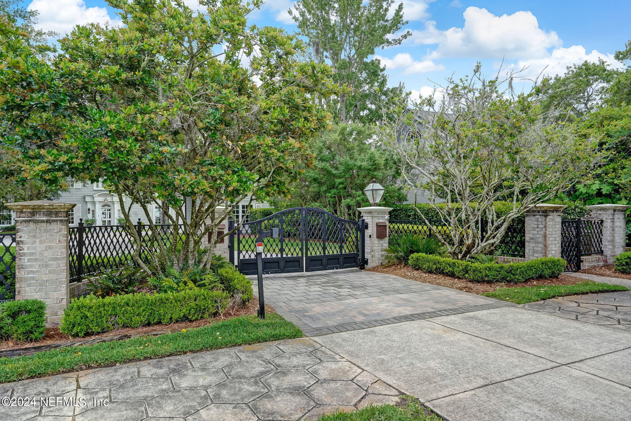 1875 AVONDALE Circle