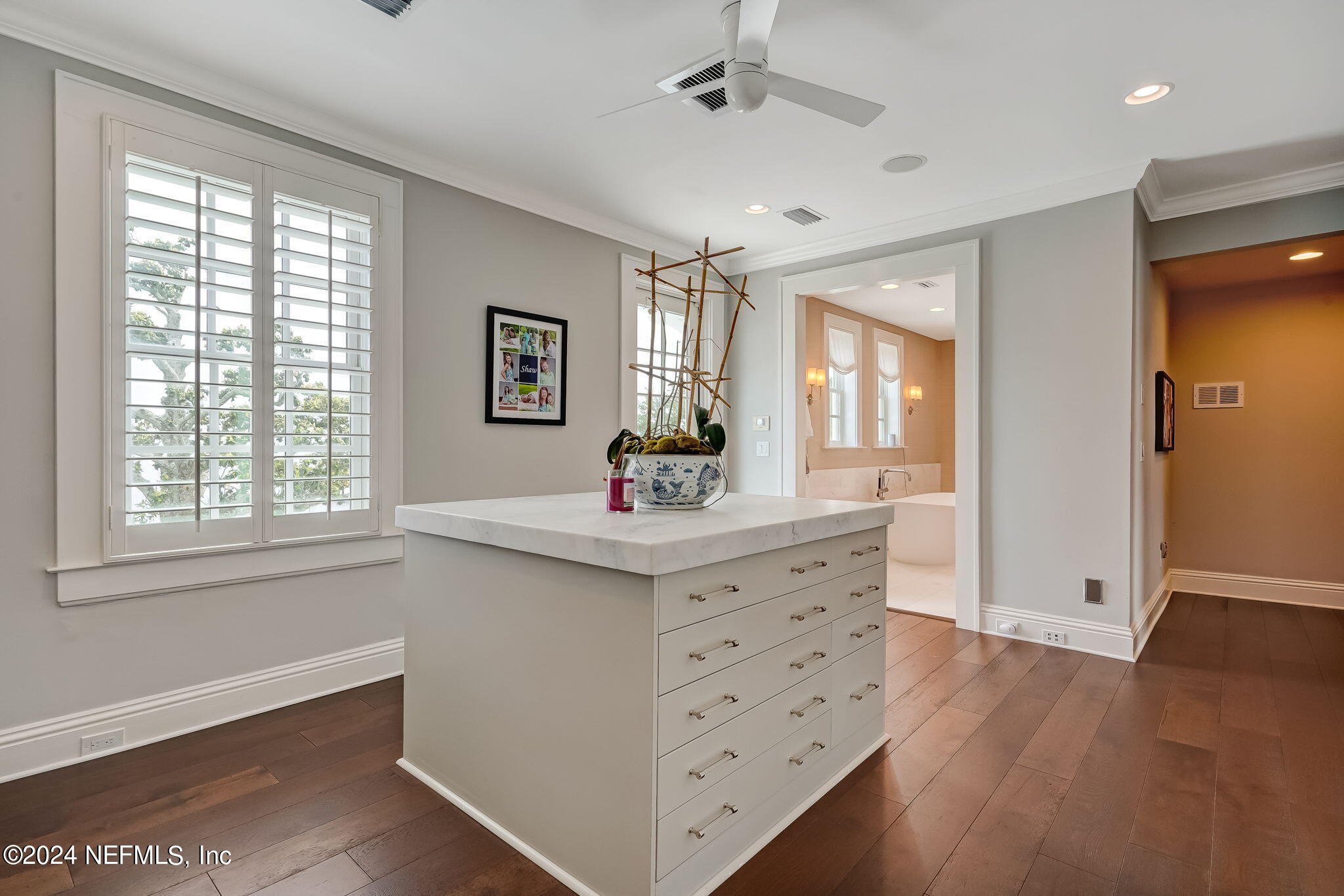 1875 AVONDALE Circle