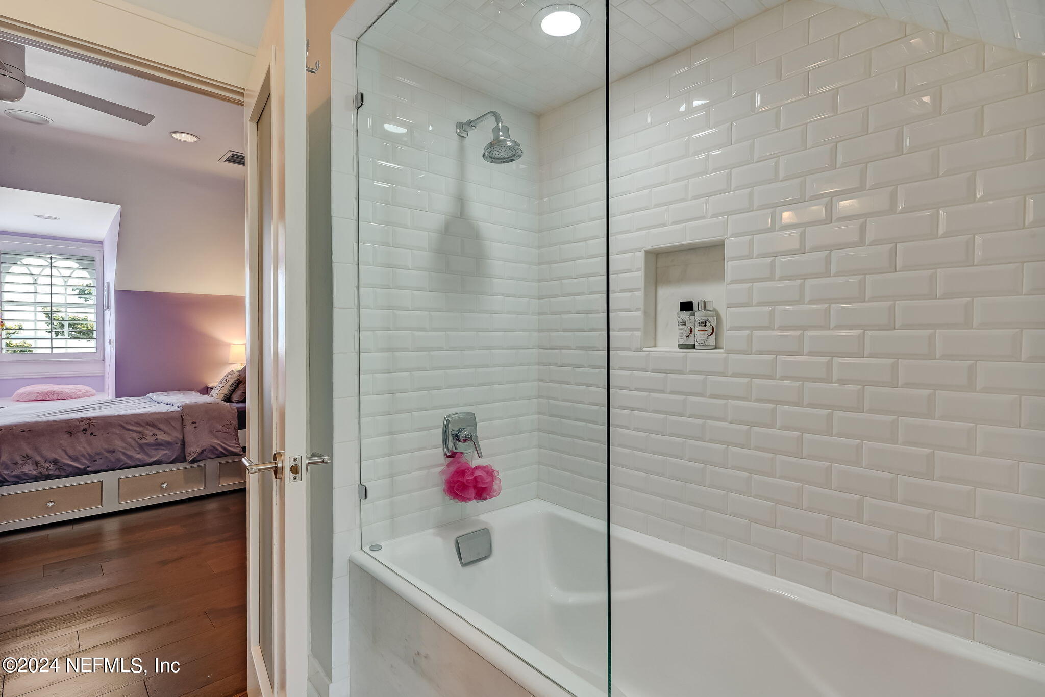 1875 AVONDALE Circle