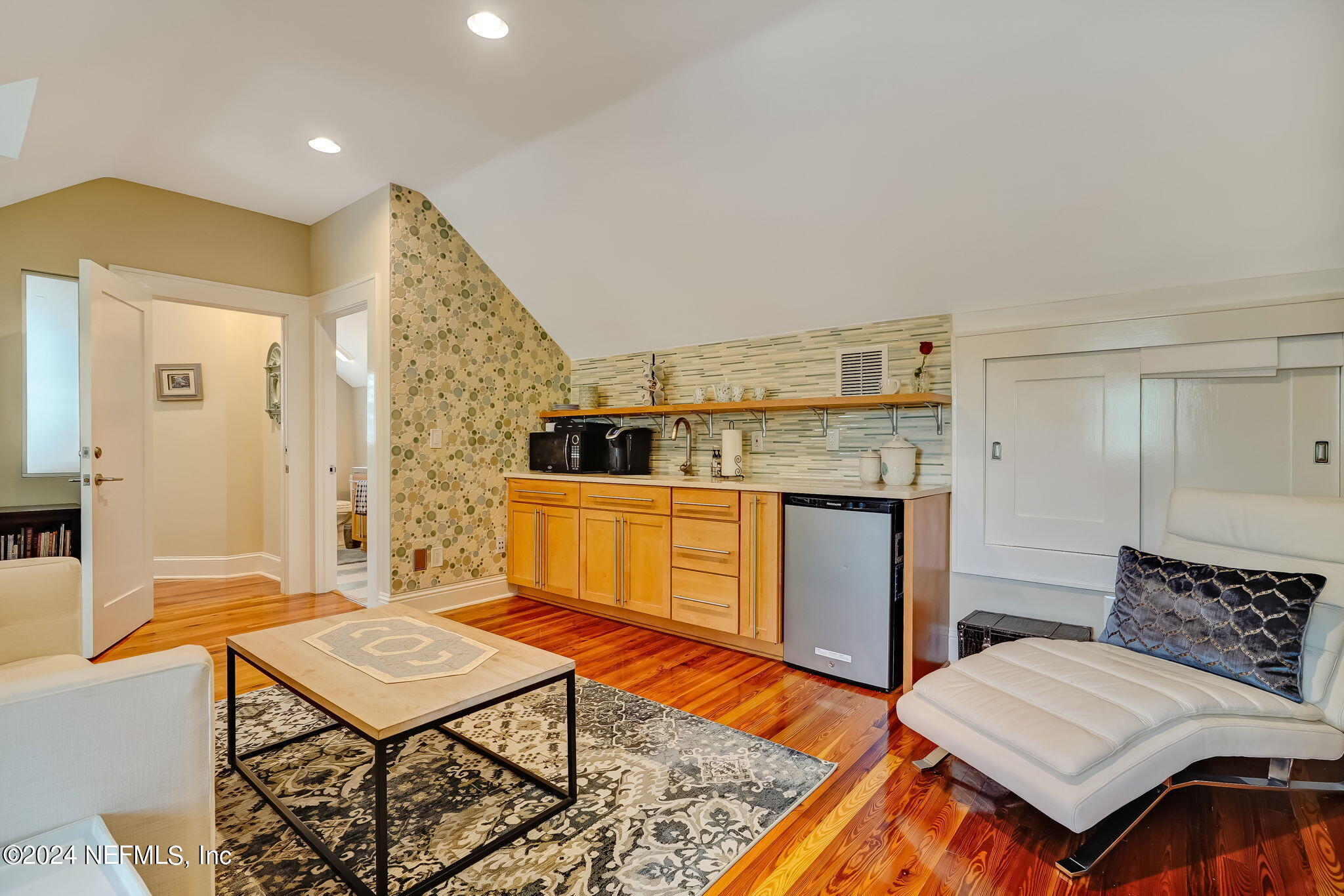 1875 AVONDALE Circle