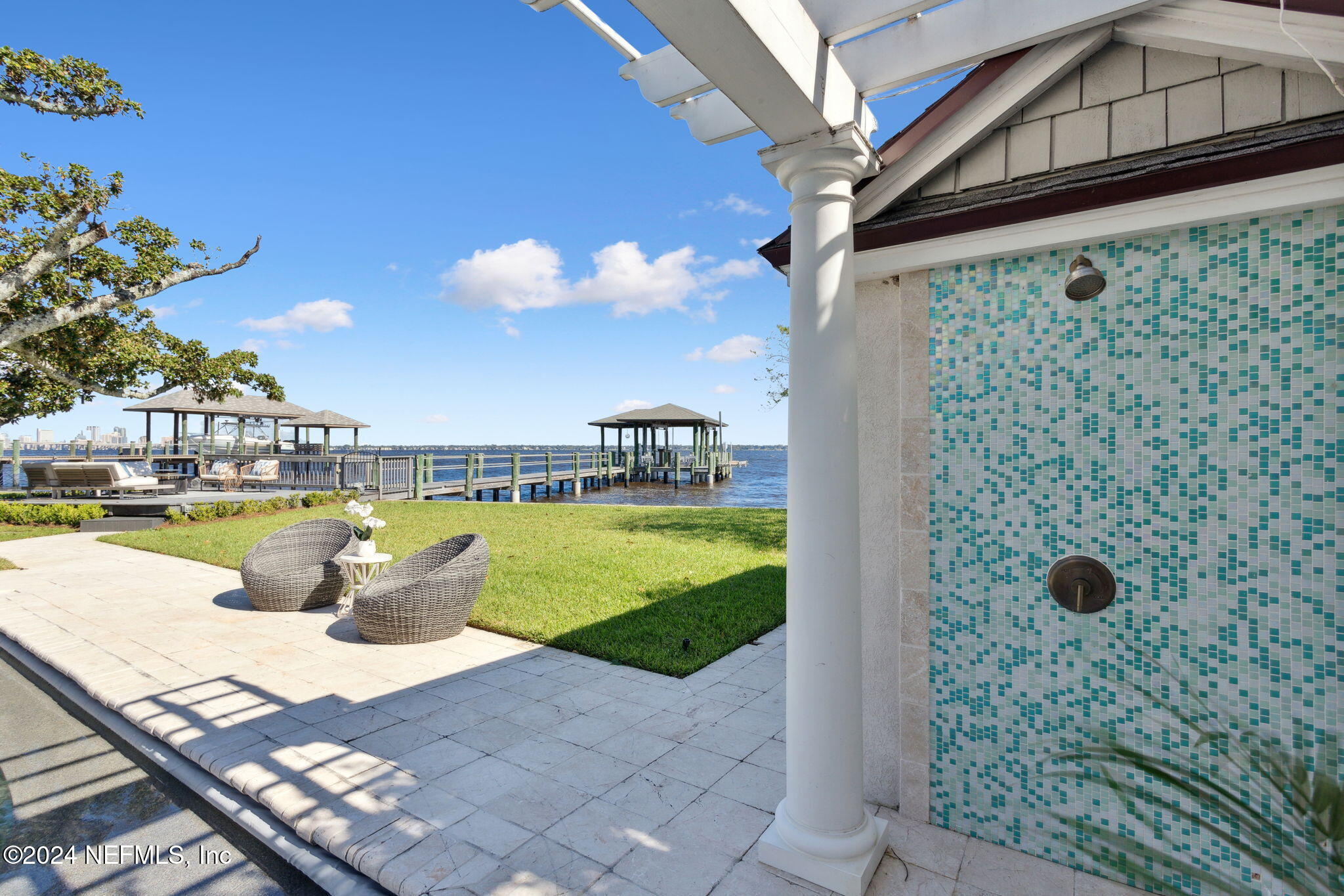 1875 AVONDALE Circle