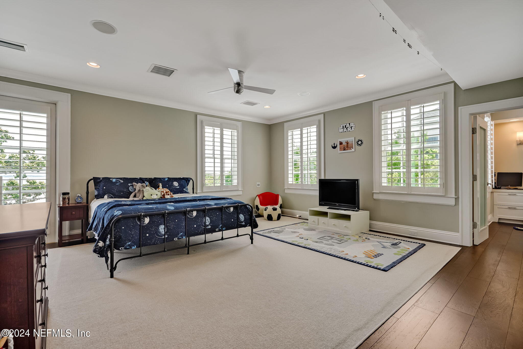 1875 AVONDALE Circle