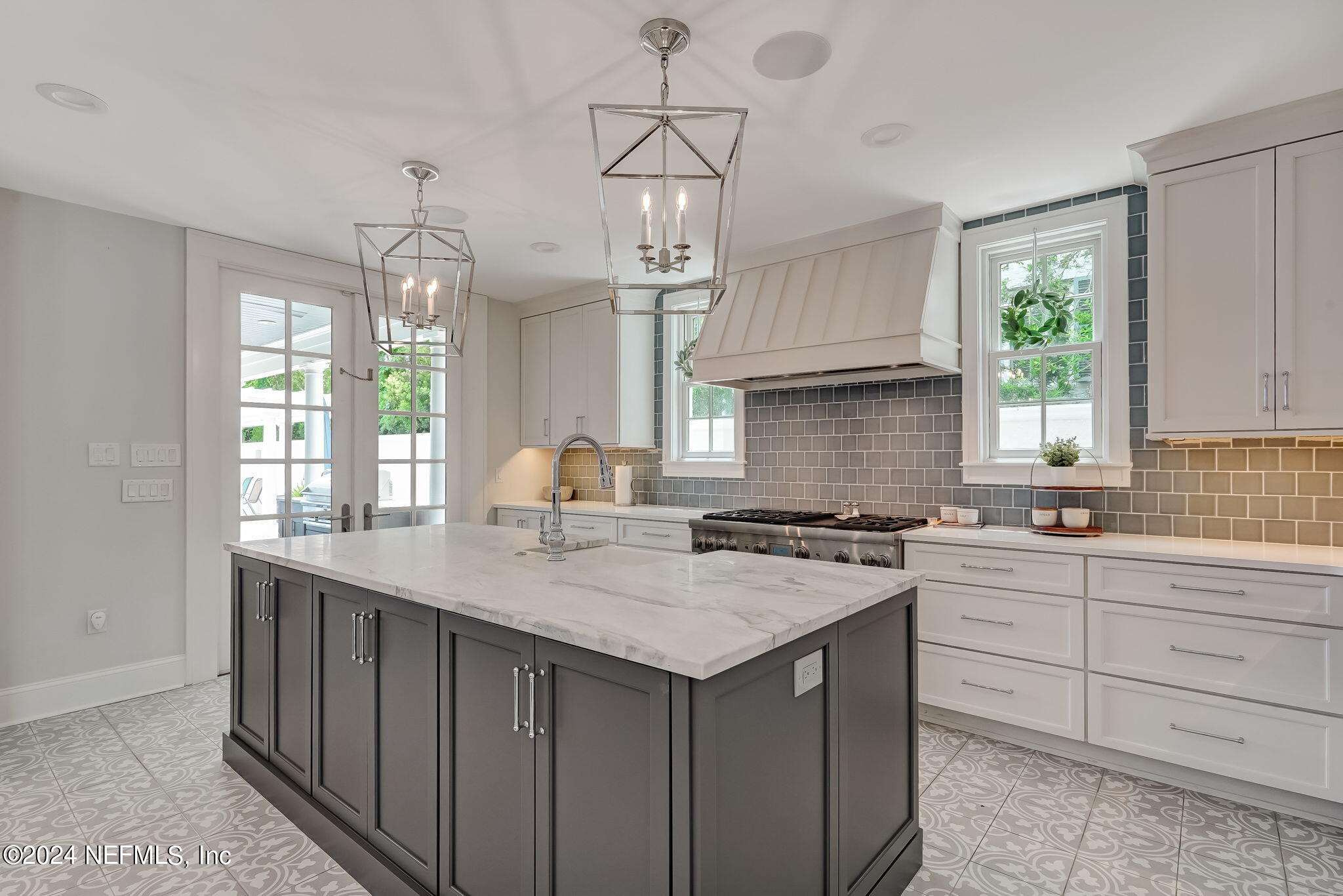 1875 AVONDALE Circle