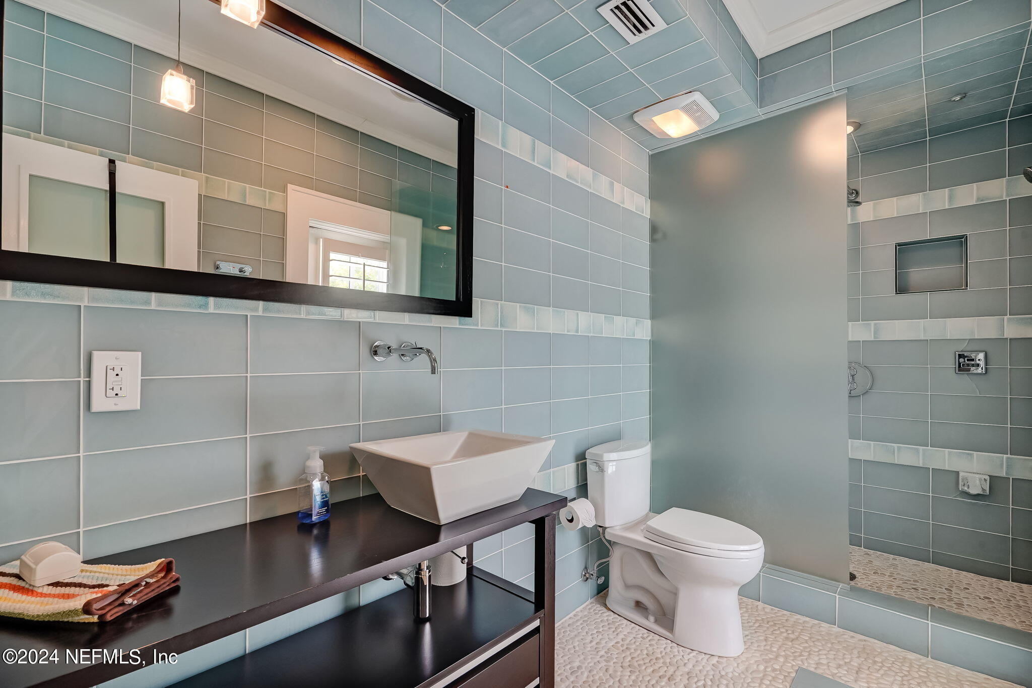 1875 AVONDALE Circle