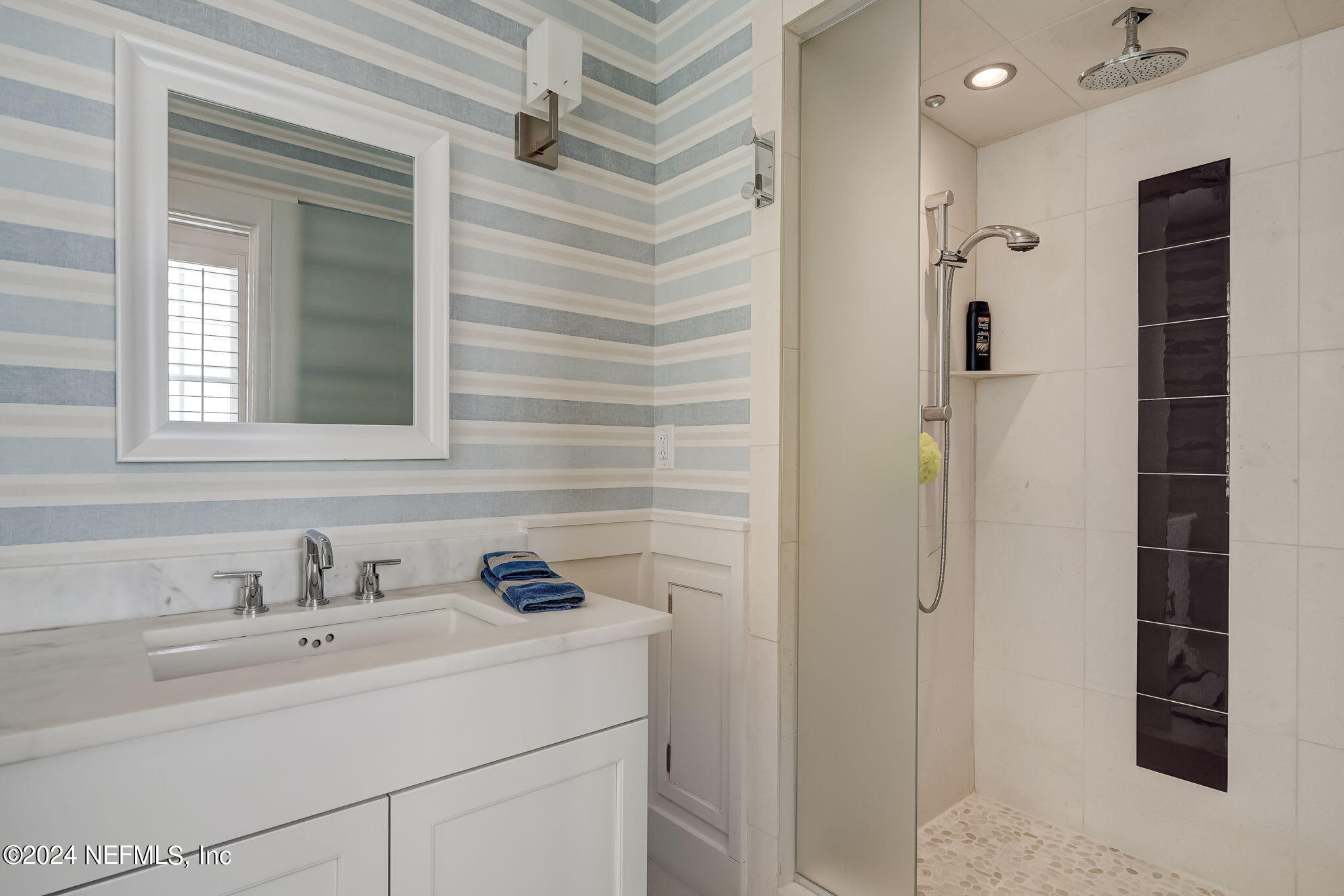 1875 AVONDALE Circle