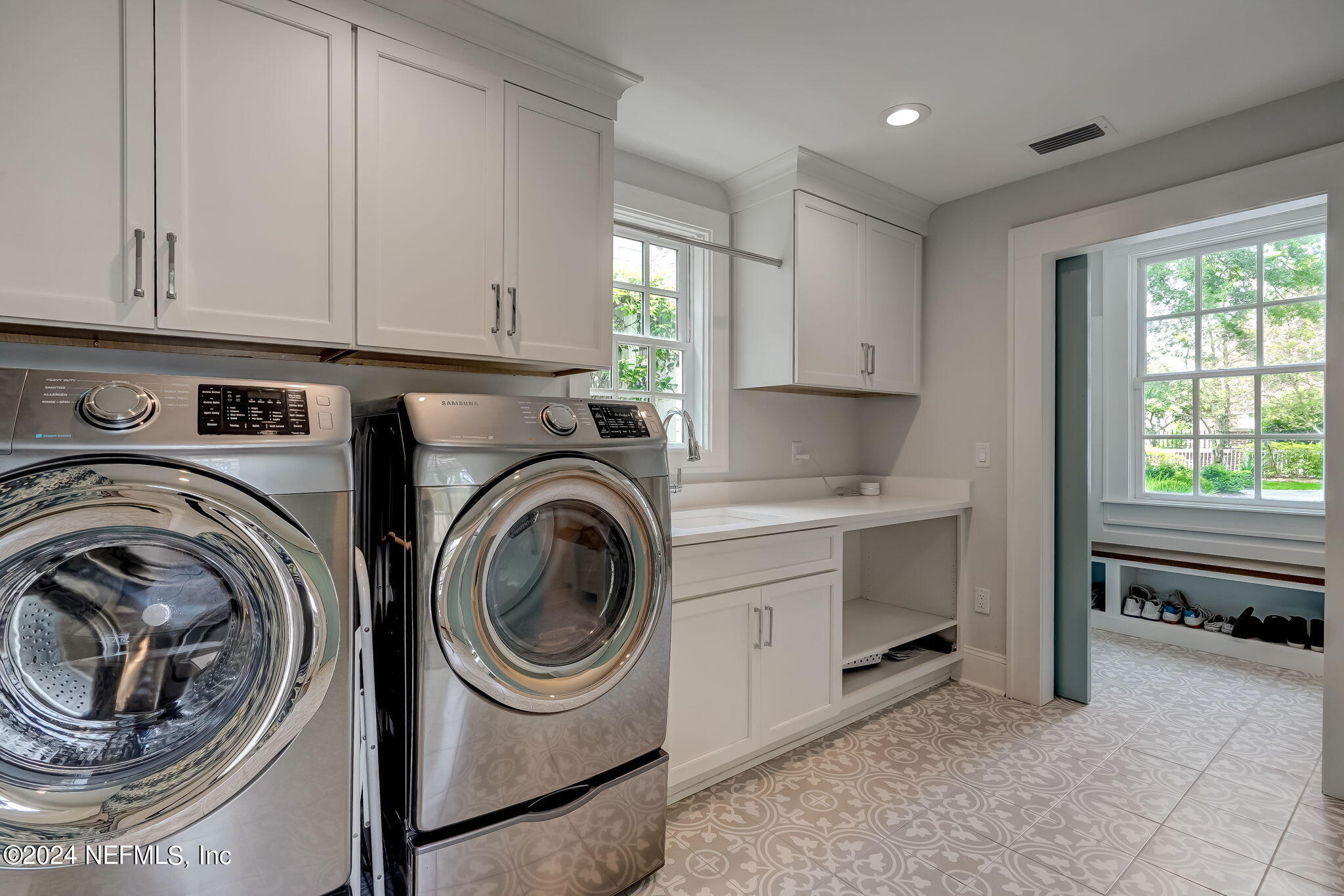 1875 AVONDALE Circle