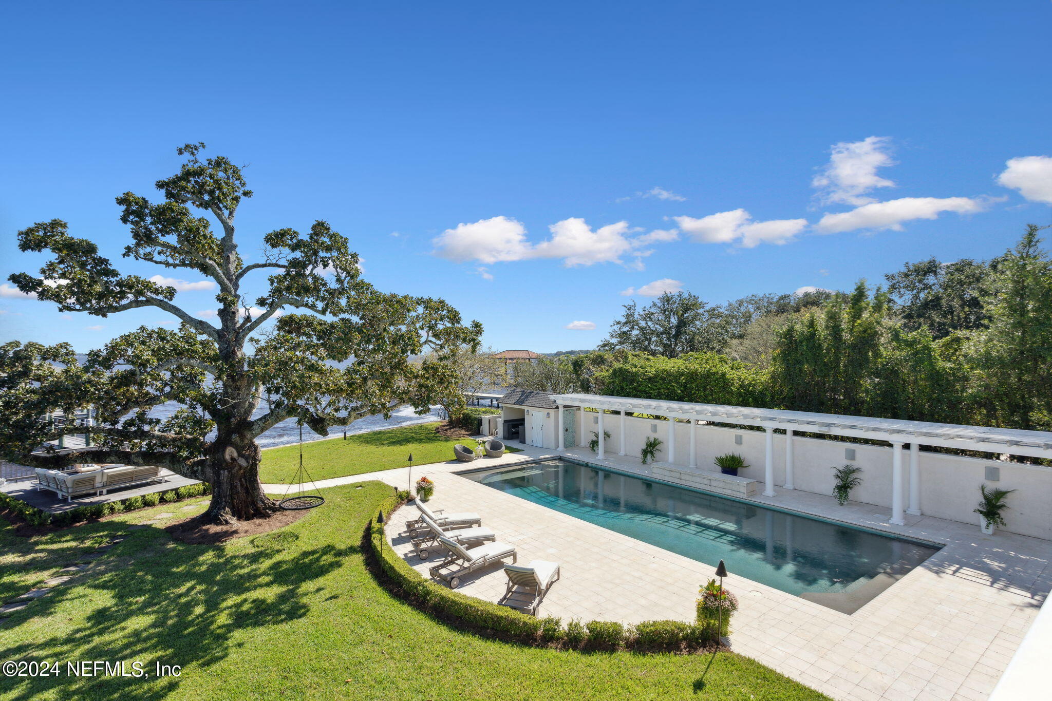 1875 AVONDALE Circle