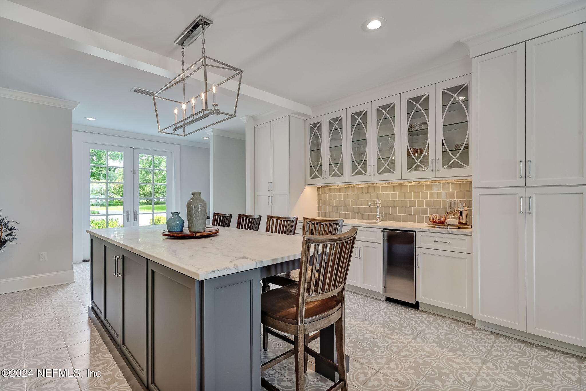 1875 AVONDALE Circle