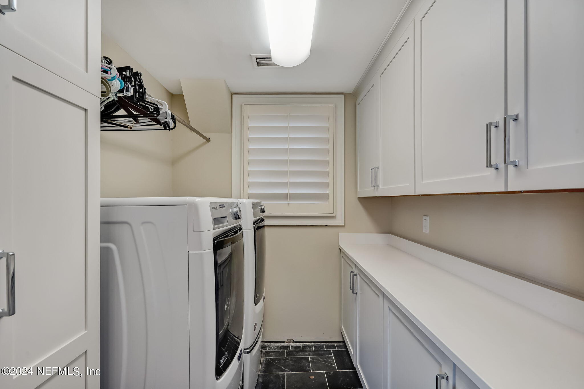 1875 AVONDALE Circle