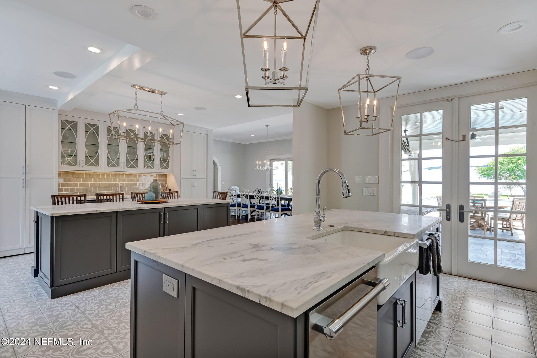 1875 AVONDALE Circle