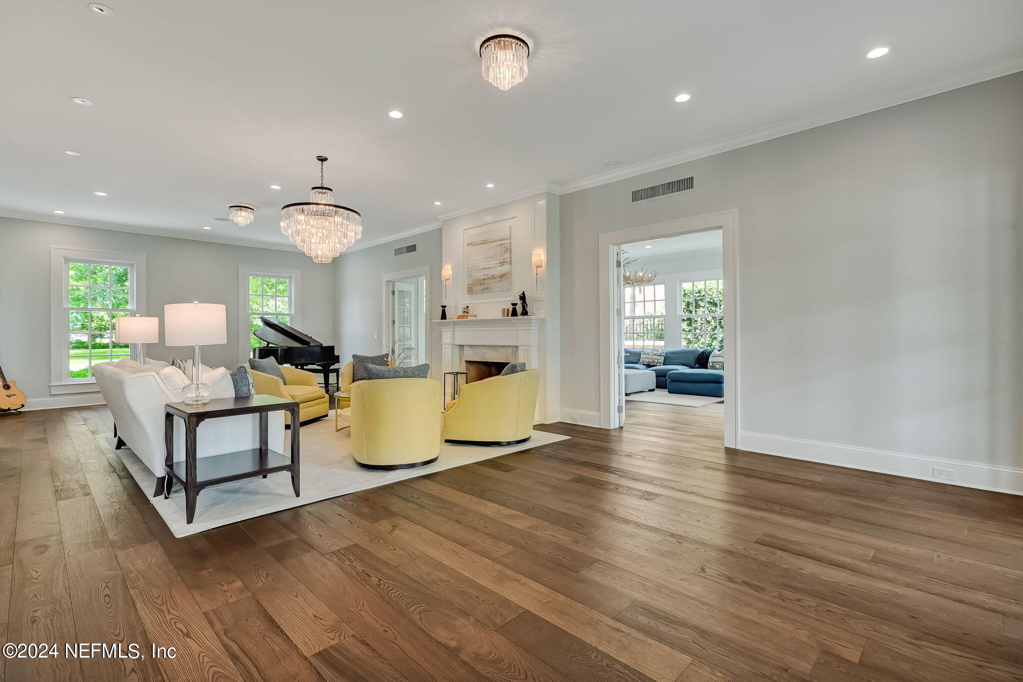 1875 AVONDALE Circle