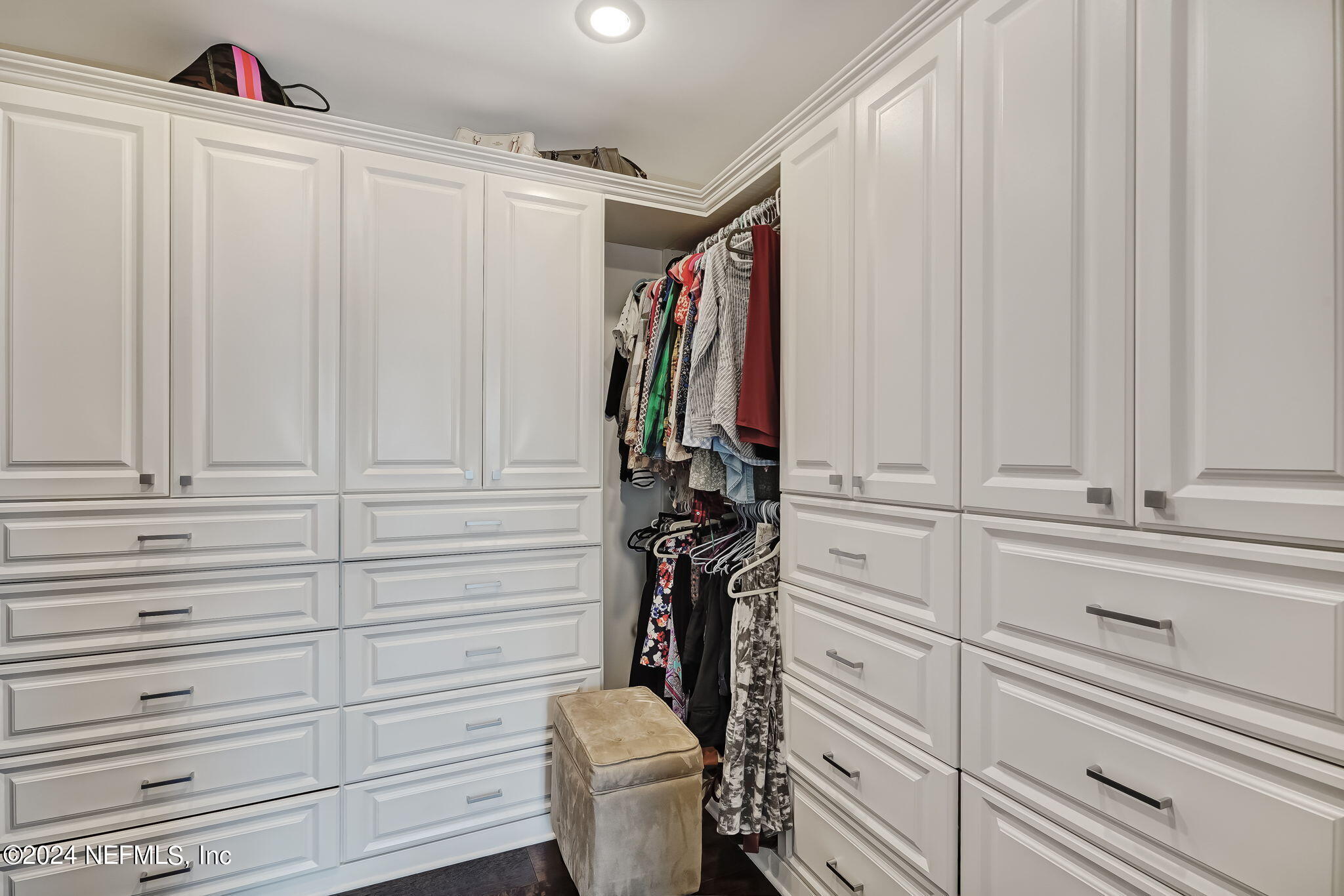 1875 AVONDALE Circle